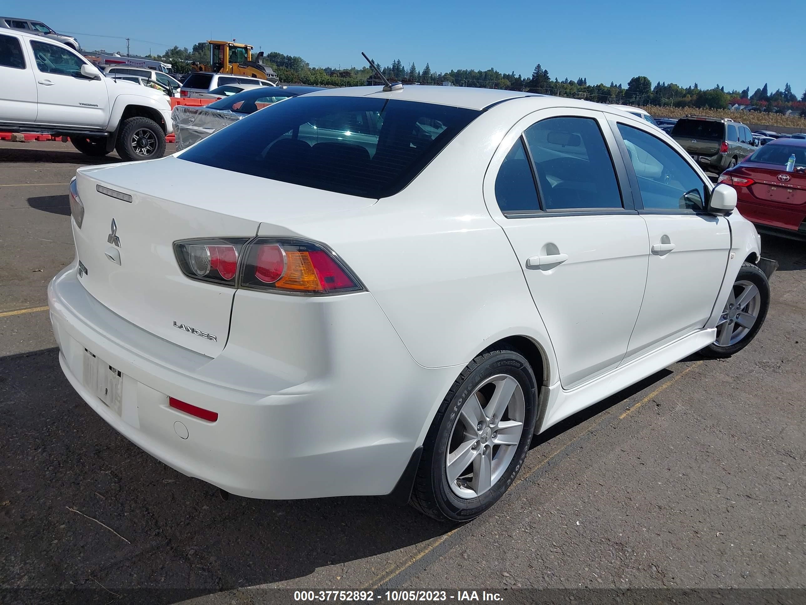 Photo 3 VIN: JA32V2FW3EU022610 - MITSUBISHI LANCER 