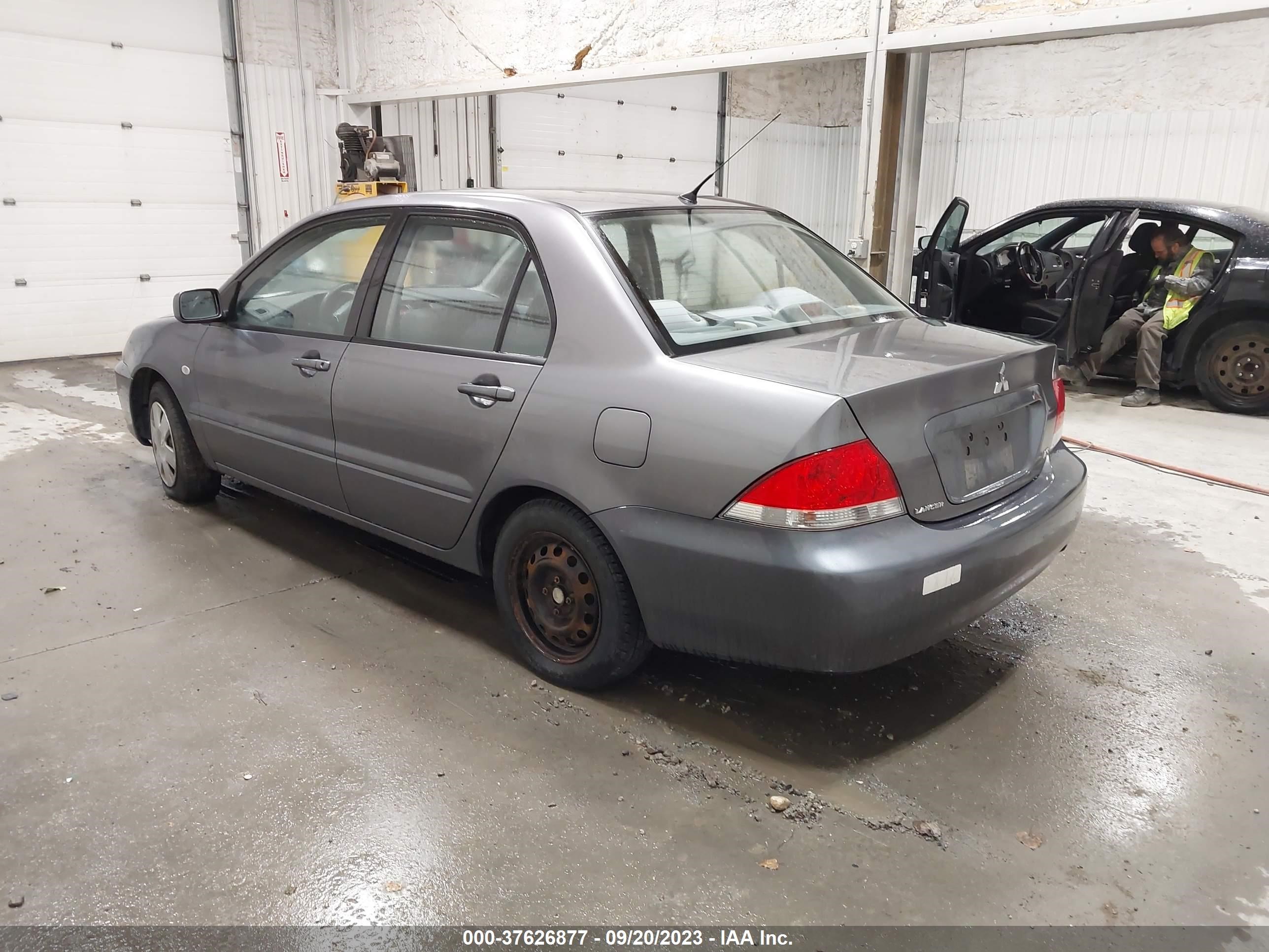 Photo 2 VIN: JA3AJ26EX5U054727 - MITSUBISHI LANCER 