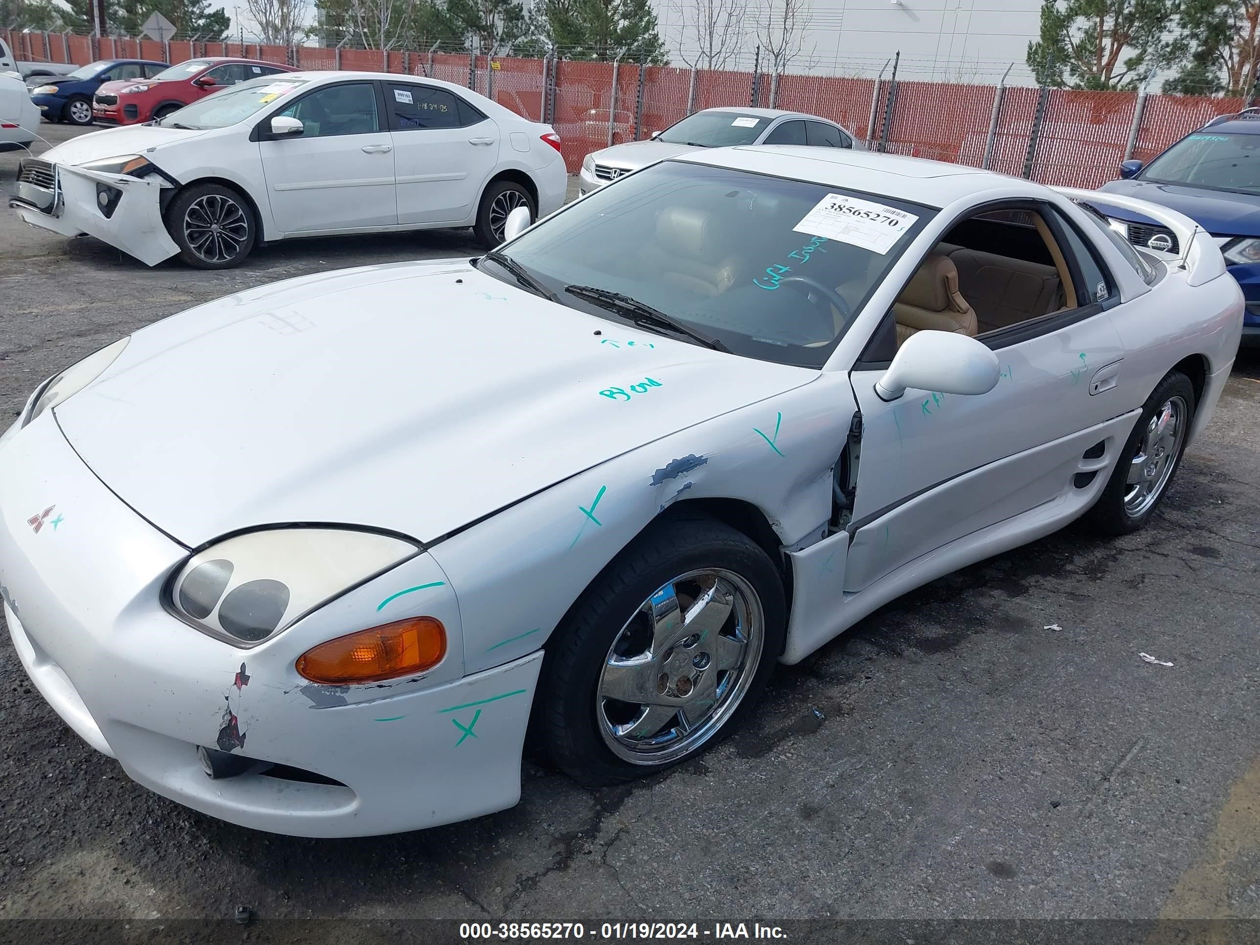 Photo 13 VIN: JA3AM84J8WY002677 - MITSUBISHI 3000 GT 