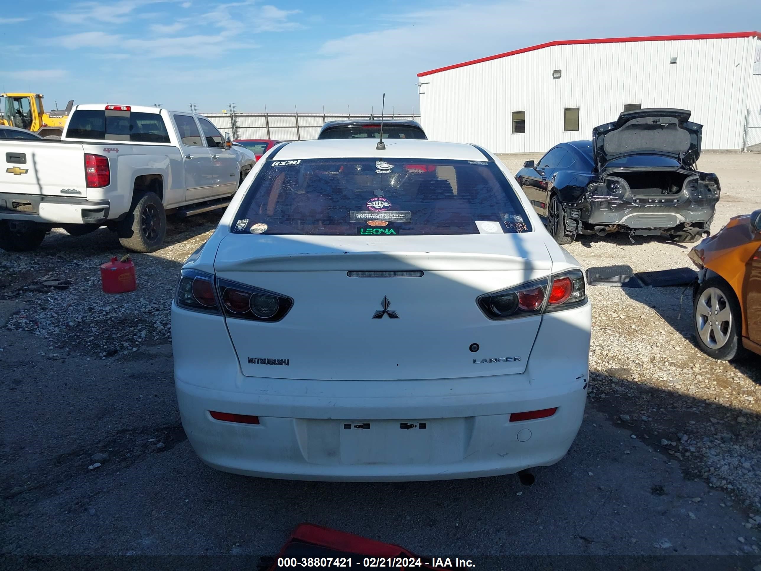 Photo 16 VIN: JA3AU16U09U003588 - MITSUBISHI LANCER 