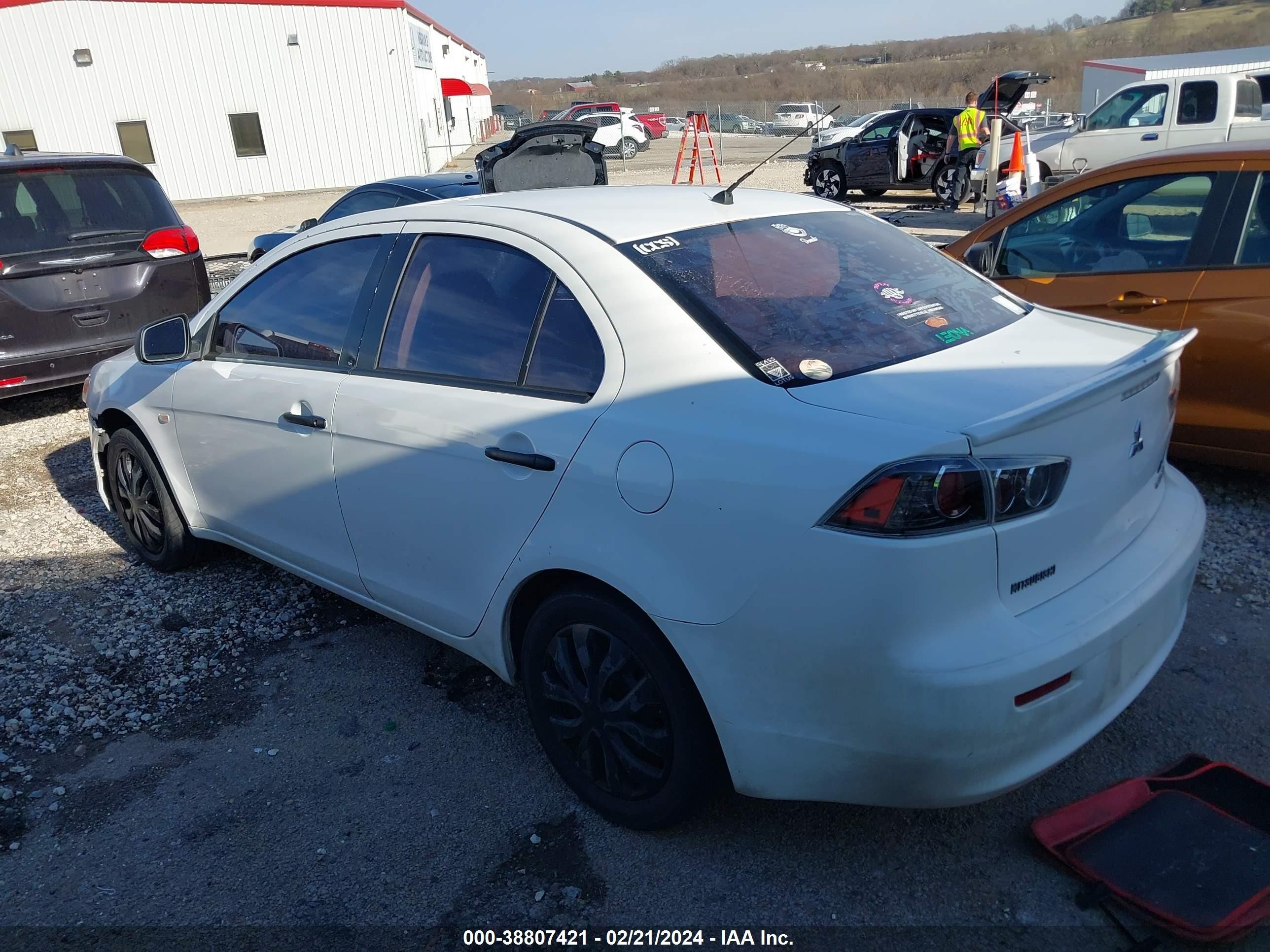 Photo 2 VIN: JA3AU16U09U003588 - MITSUBISHI LANCER 