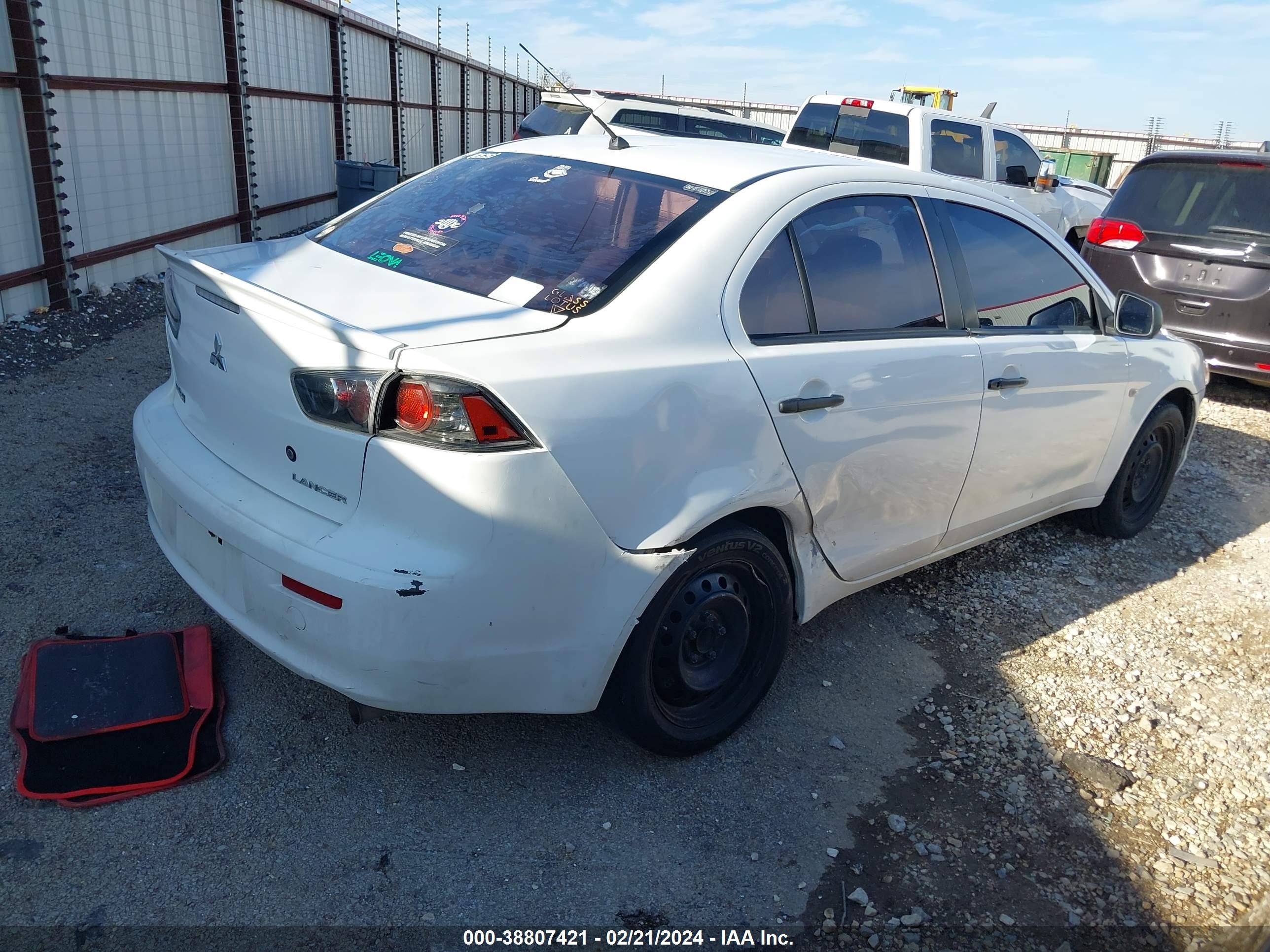 Photo 3 VIN: JA3AU16U09U003588 - MITSUBISHI LANCER 