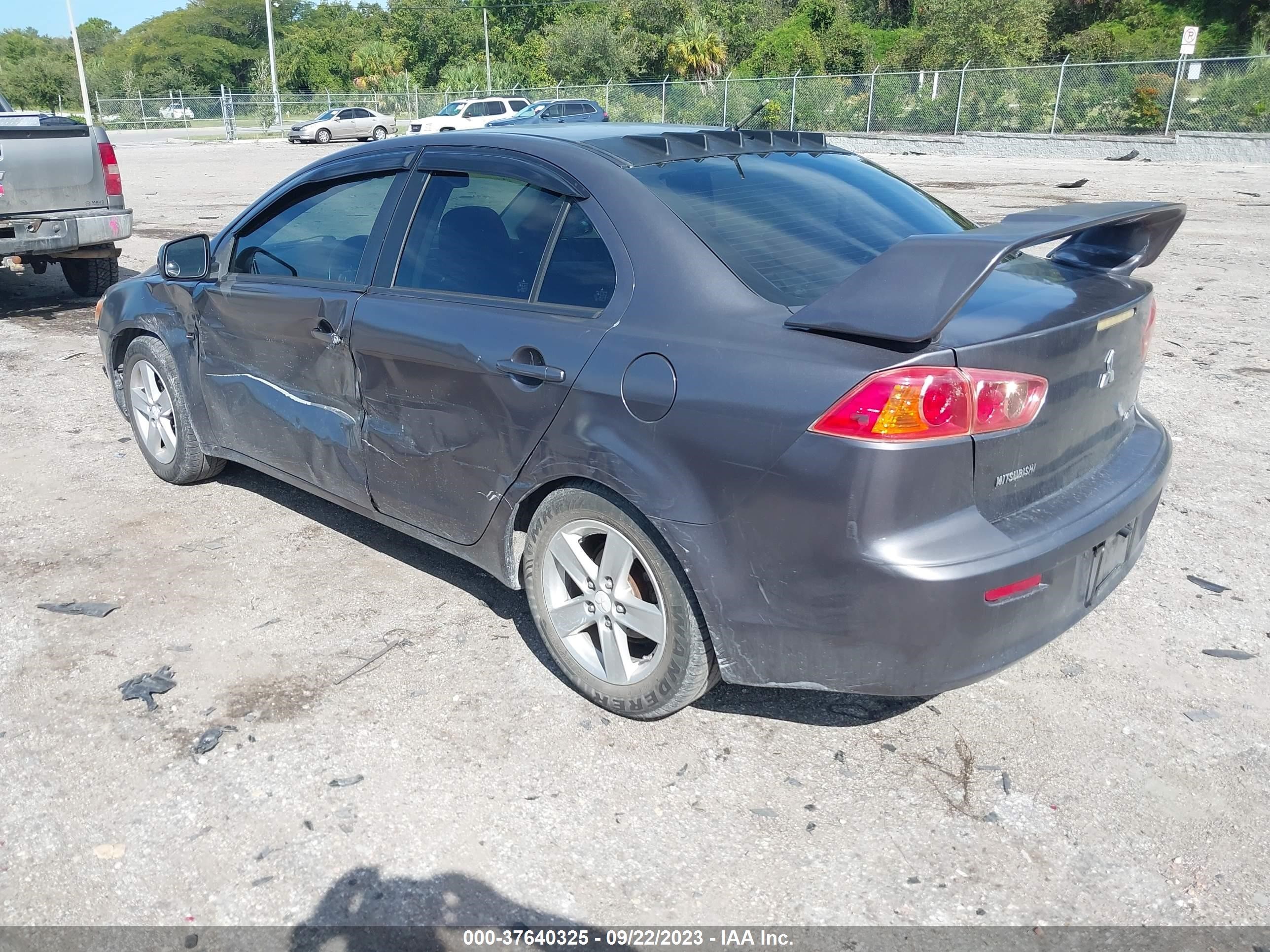 Photo 2 VIN: JA3AU26UX9U027192 - MITSUBISHI LANCER 