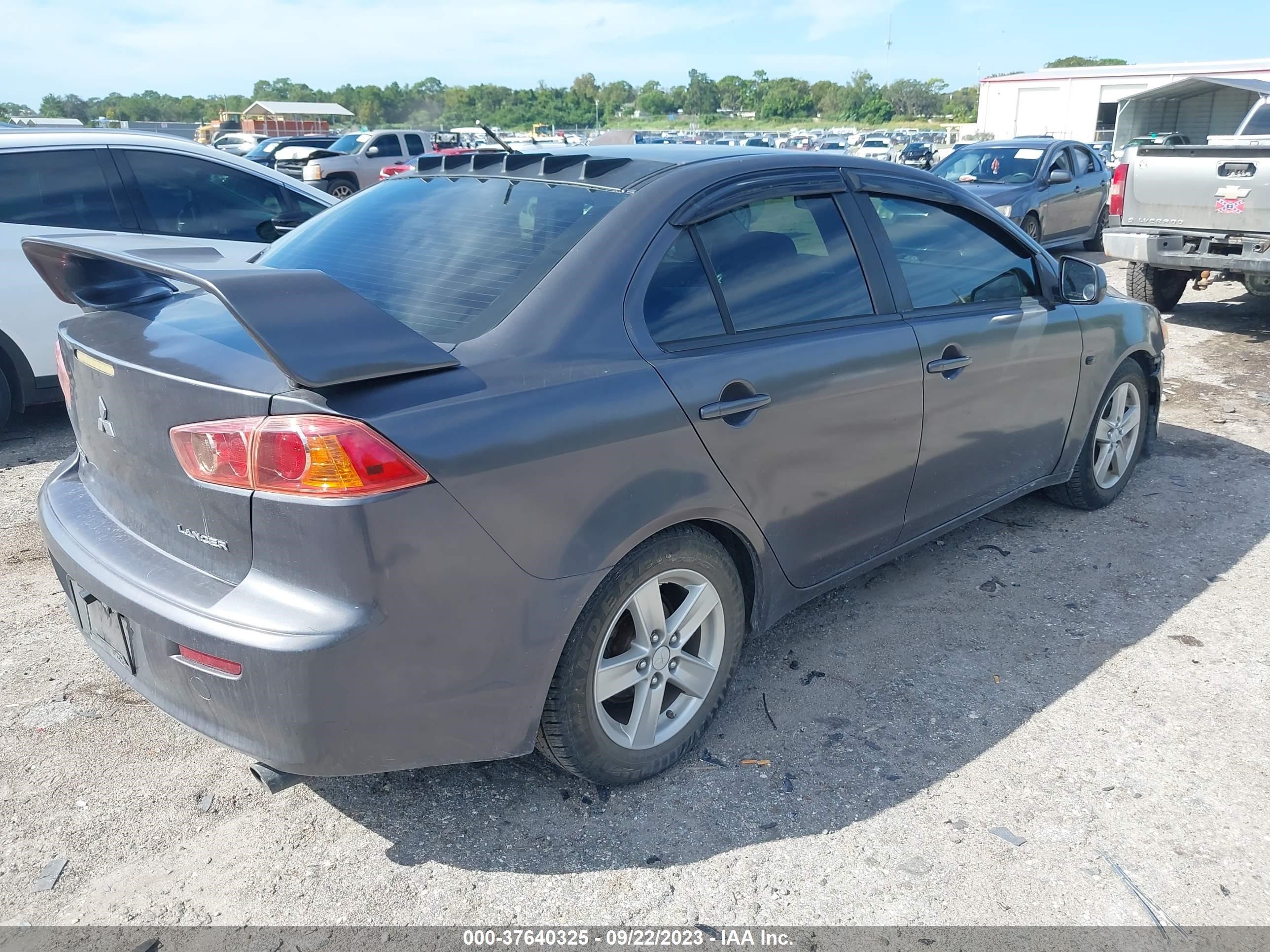 Photo 3 VIN: JA3AU26UX9U027192 - MITSUBISHI LANCER 