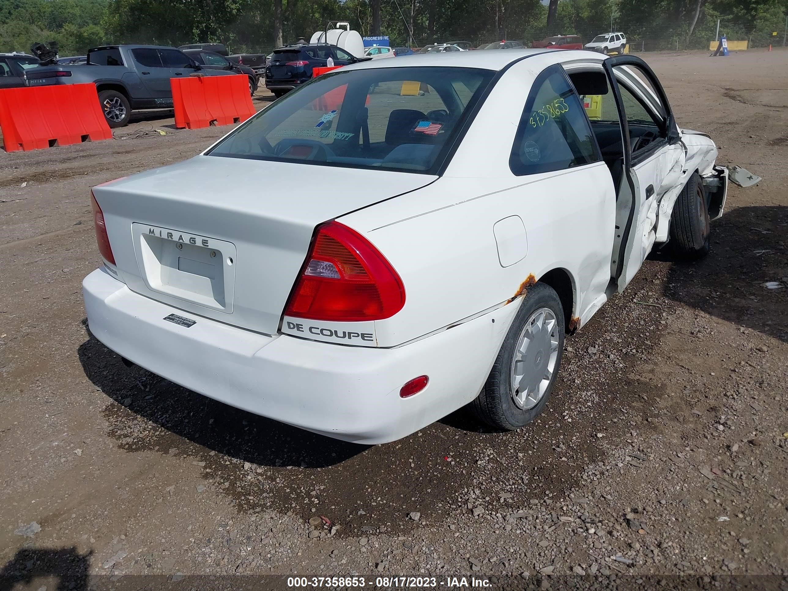 Photo 3 VIN: JA3AY11A4YU059615 - MITSUBISHI MIRAGE 