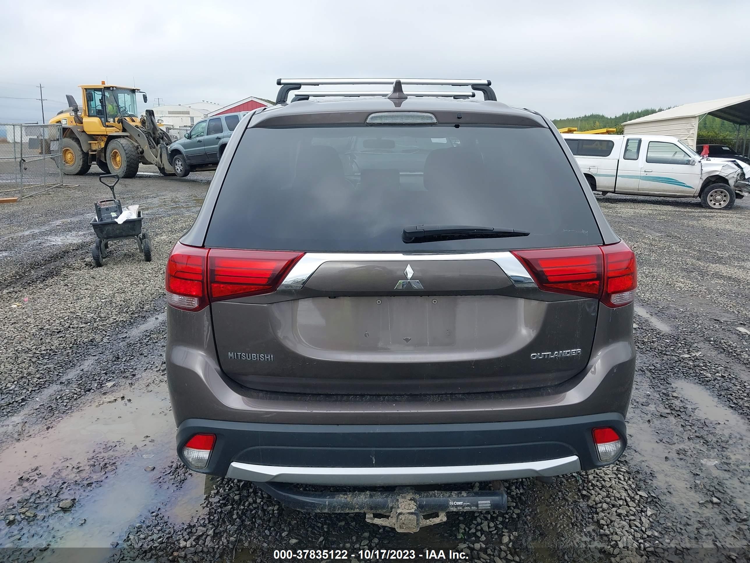 Photo 16 VIN: JA4AD2A30HZ070743 - MITSUBISHI OUTLANDER 