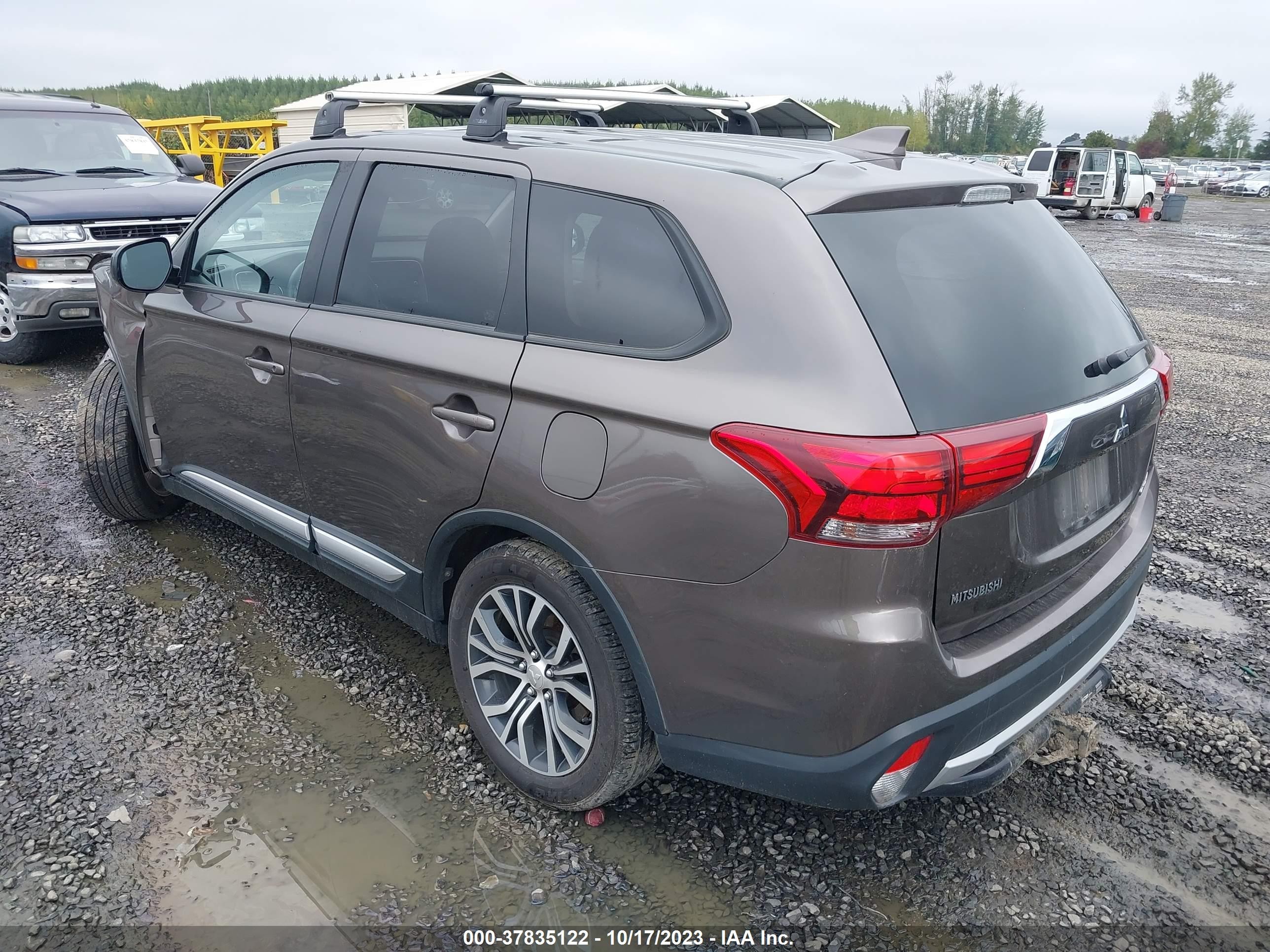 Photo 2 VIN: JA4AD2A30HZ070743 - MITSUBISHI OUTLANDER 