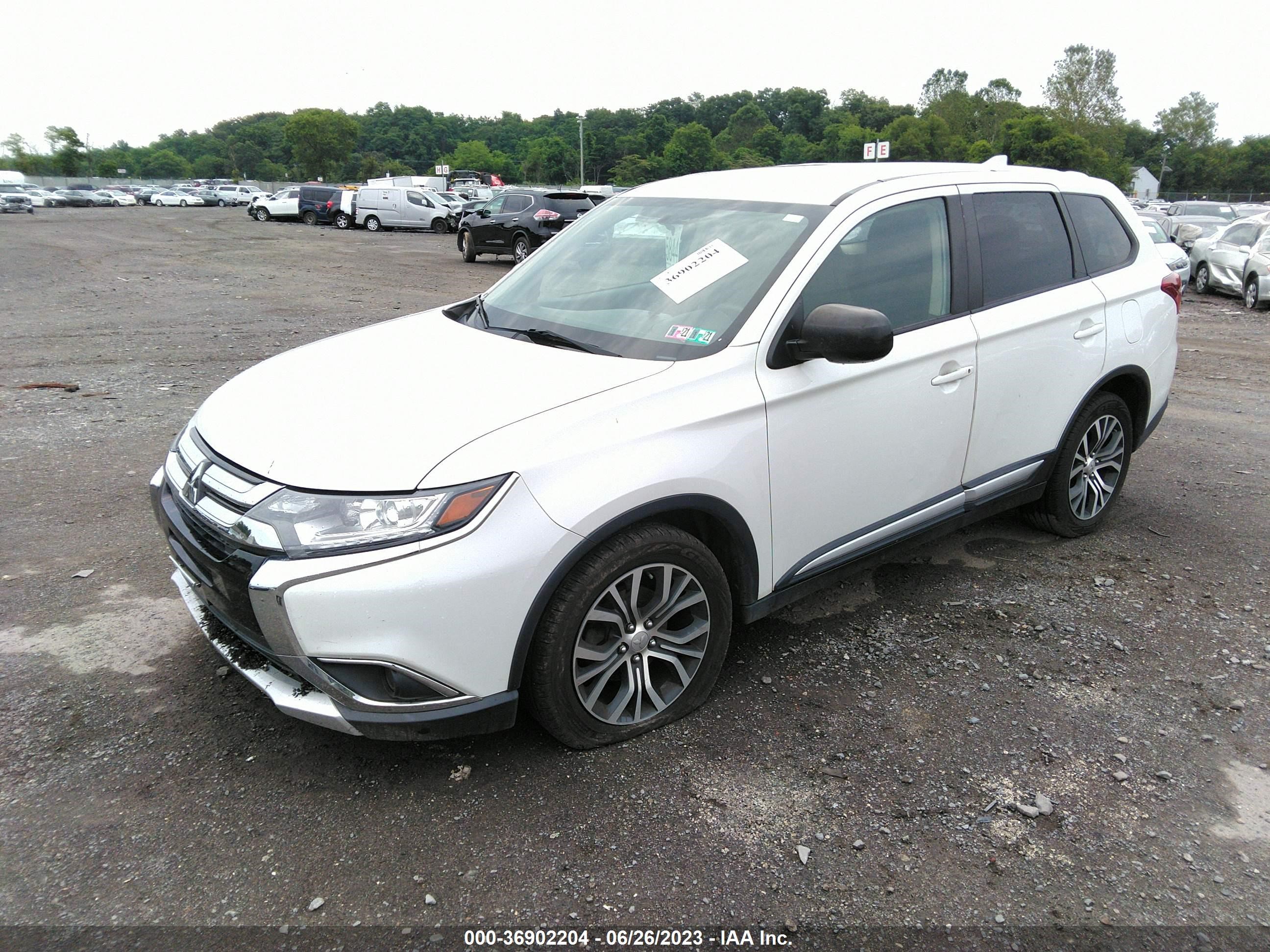 Photo 1 VIN: JA4AD2A31JZ068683 - MITSUBISHI OUTLANDER 