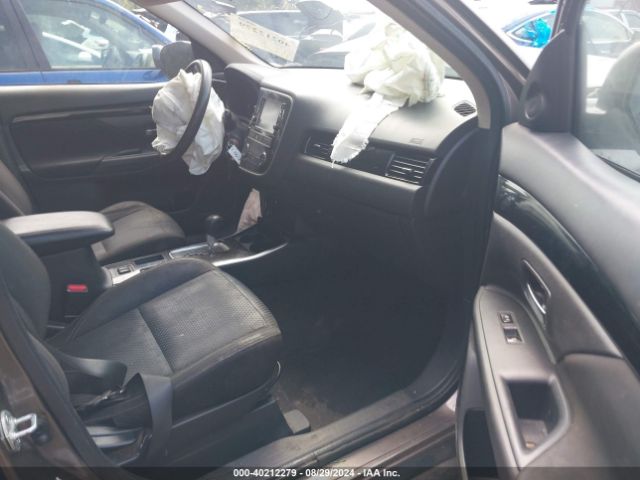 Photo 4 VIN: JA4AD2A31KZ052341 - MITSUBISHI OUTLANDER 