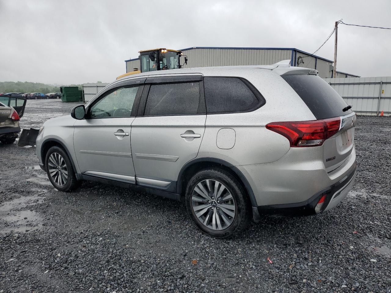 Photo 1 VIN: JA4AD2A31KZ055739 - MITSUBISHI OUTLANDER 