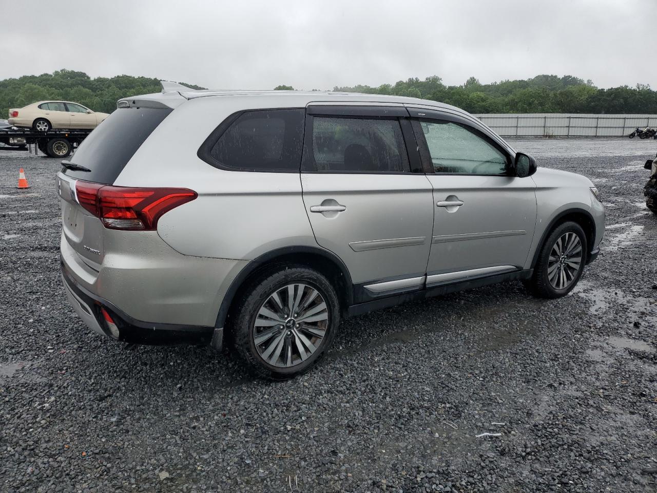 Photo 2 VIN: JA4AD2A31KZ055739 - MITSUBISHI OUTLANDER 