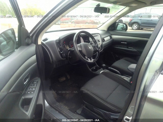 Photo 4 VIN: JA4AD2A32GZ047690 - MITSUBISHI OUTLANDER 