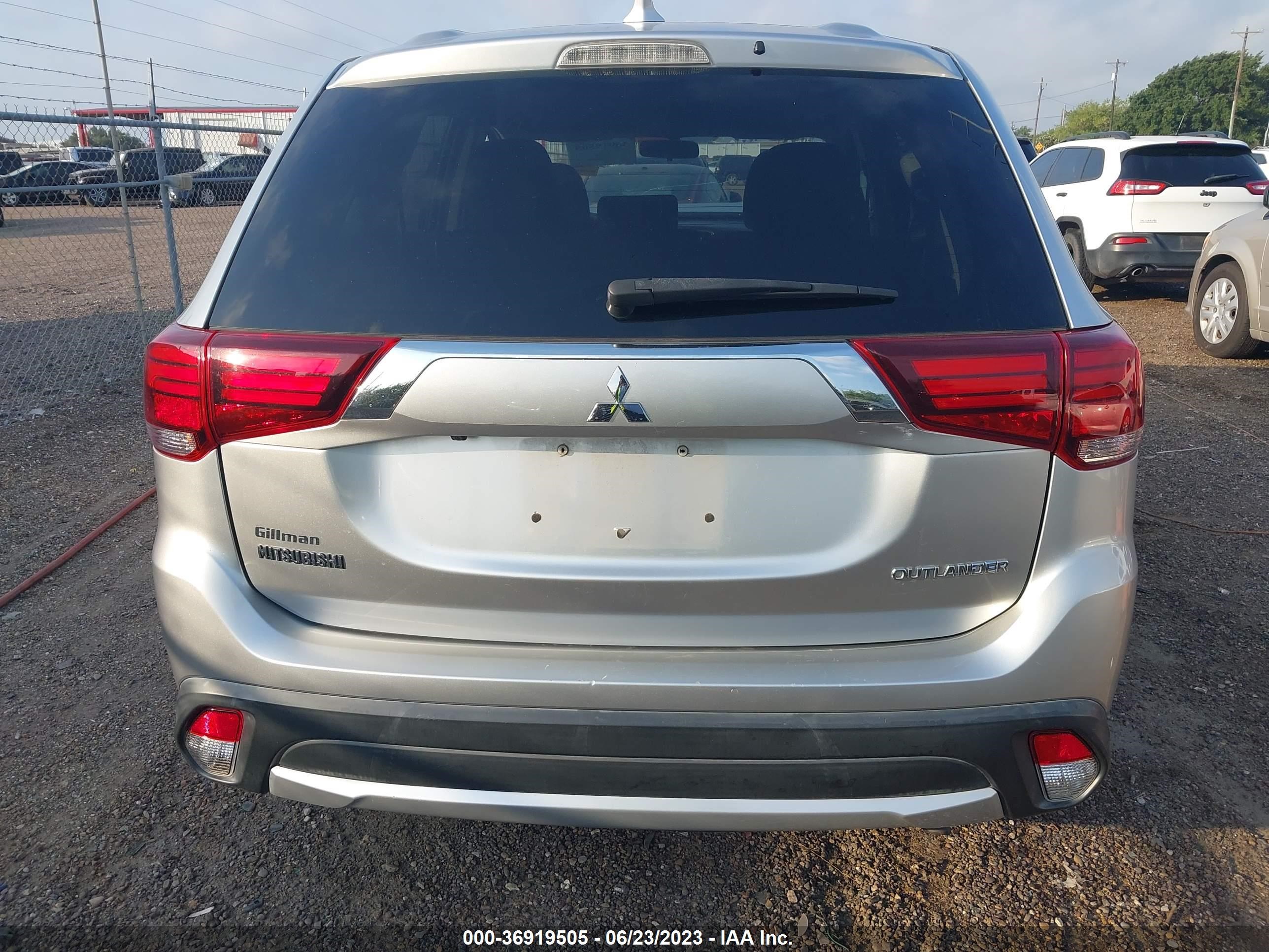 Photo 16 VIN: JA4AD2A32JZ002269 - MITSUBISHI OUTLANDER 