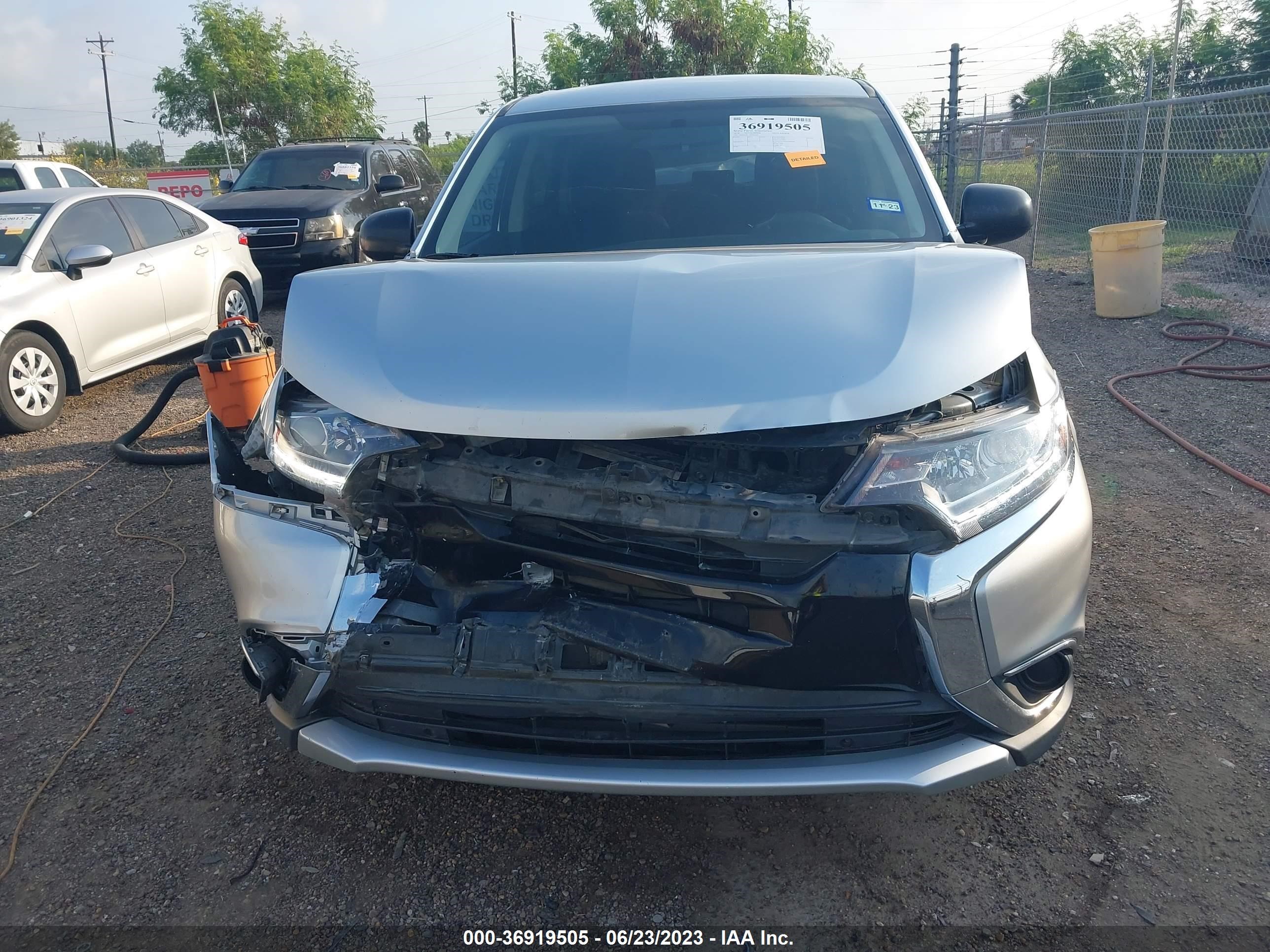 Photo 5 VIN: JA4AD2A32JZ002269 - MITSUBISHI OUTLANDER 