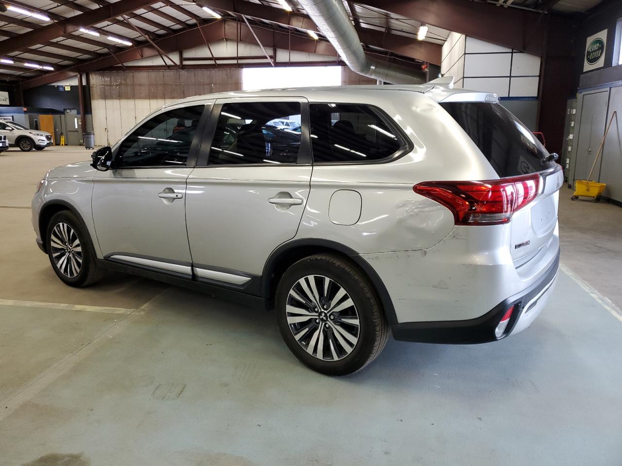 Photo 1 VIN: JA4AD2A32KZ021227 - MITSUBISHI OUTLANDER 