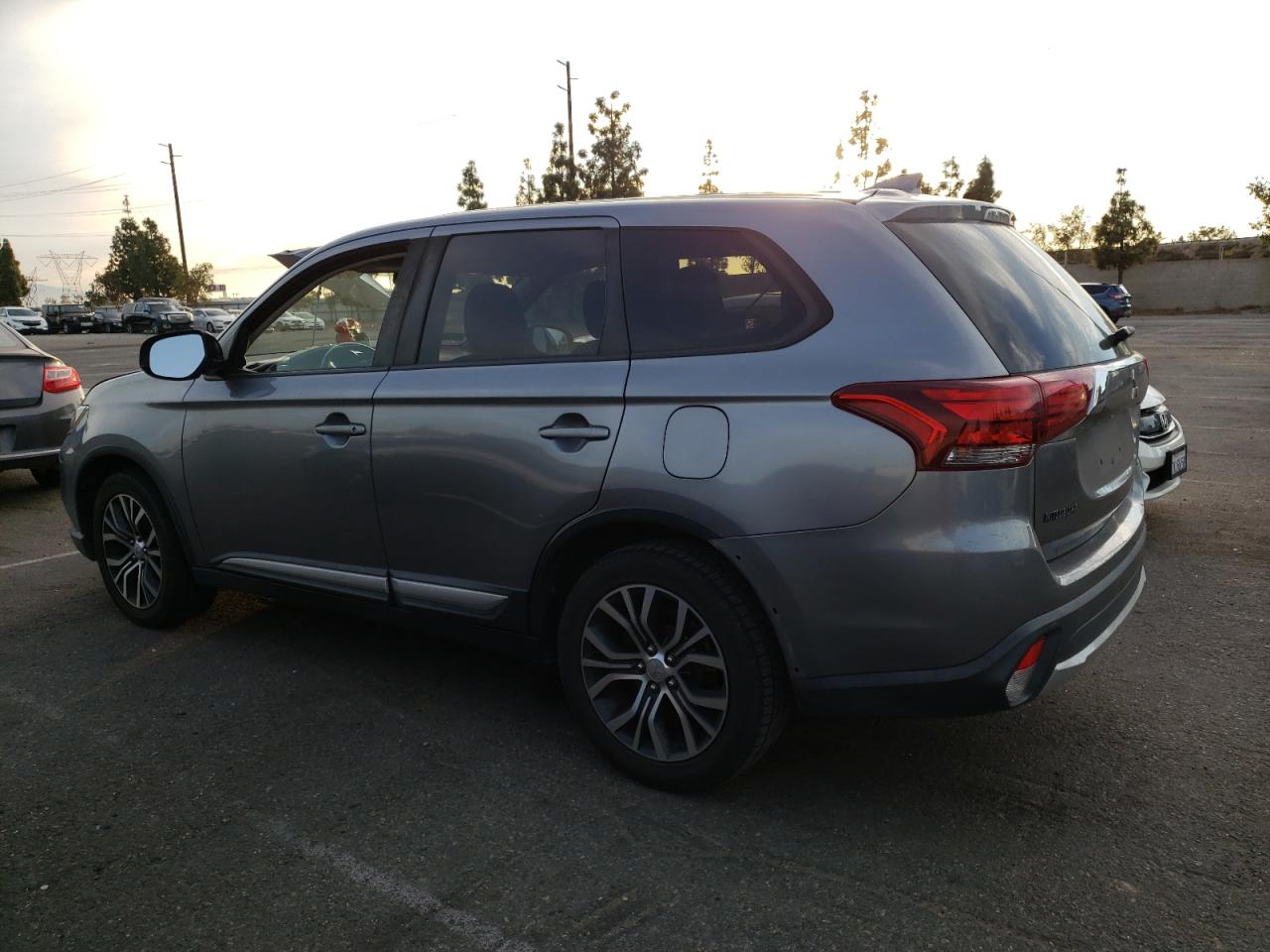 Photo 1 VIN: JA4AD2A33HZ030348 - MITSUBISHI OUTLANDER 