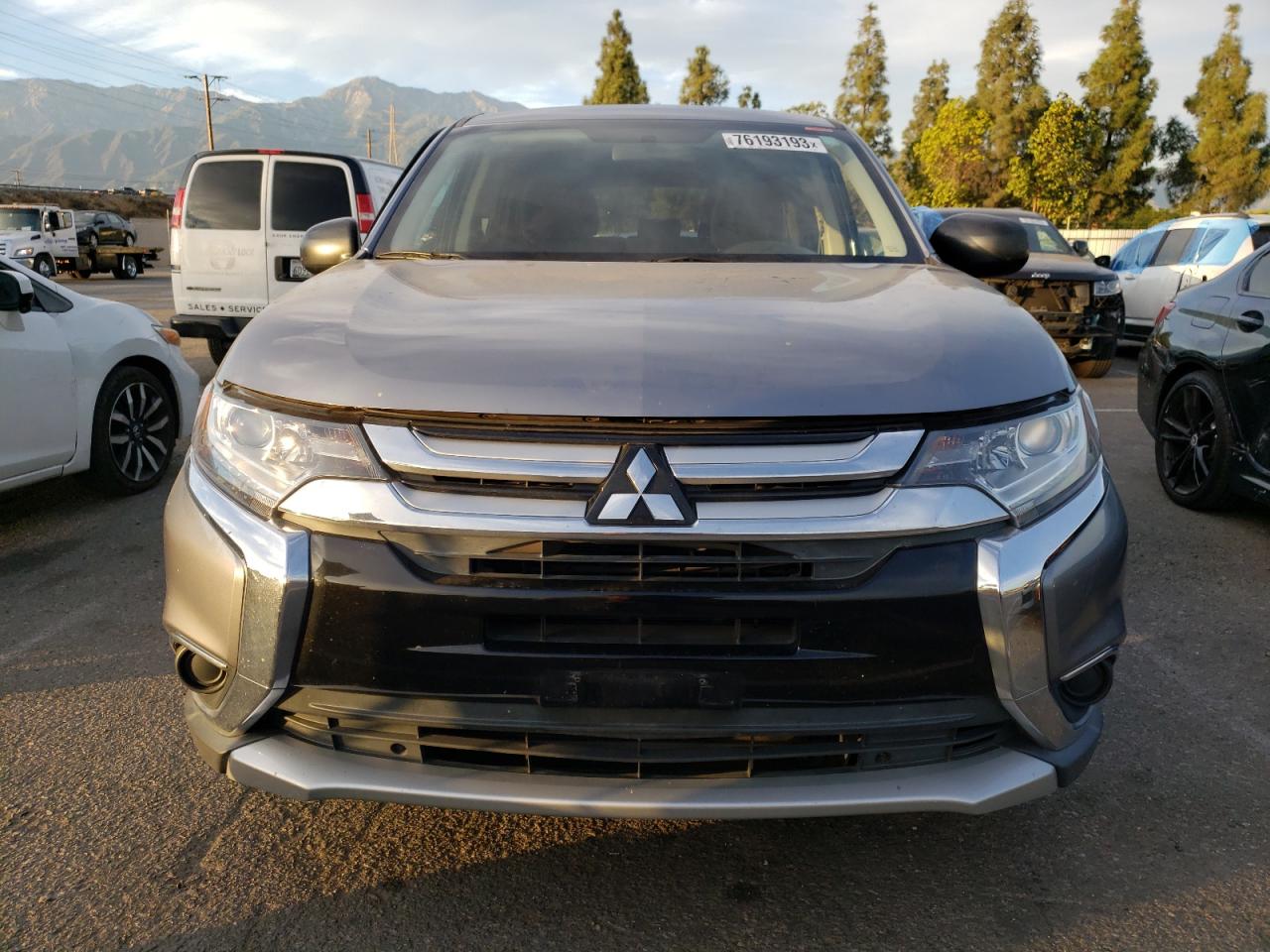 Photo 4 VIN: JA4AD2A33HZ030348 - MITSUBISHI OUTLANDER 