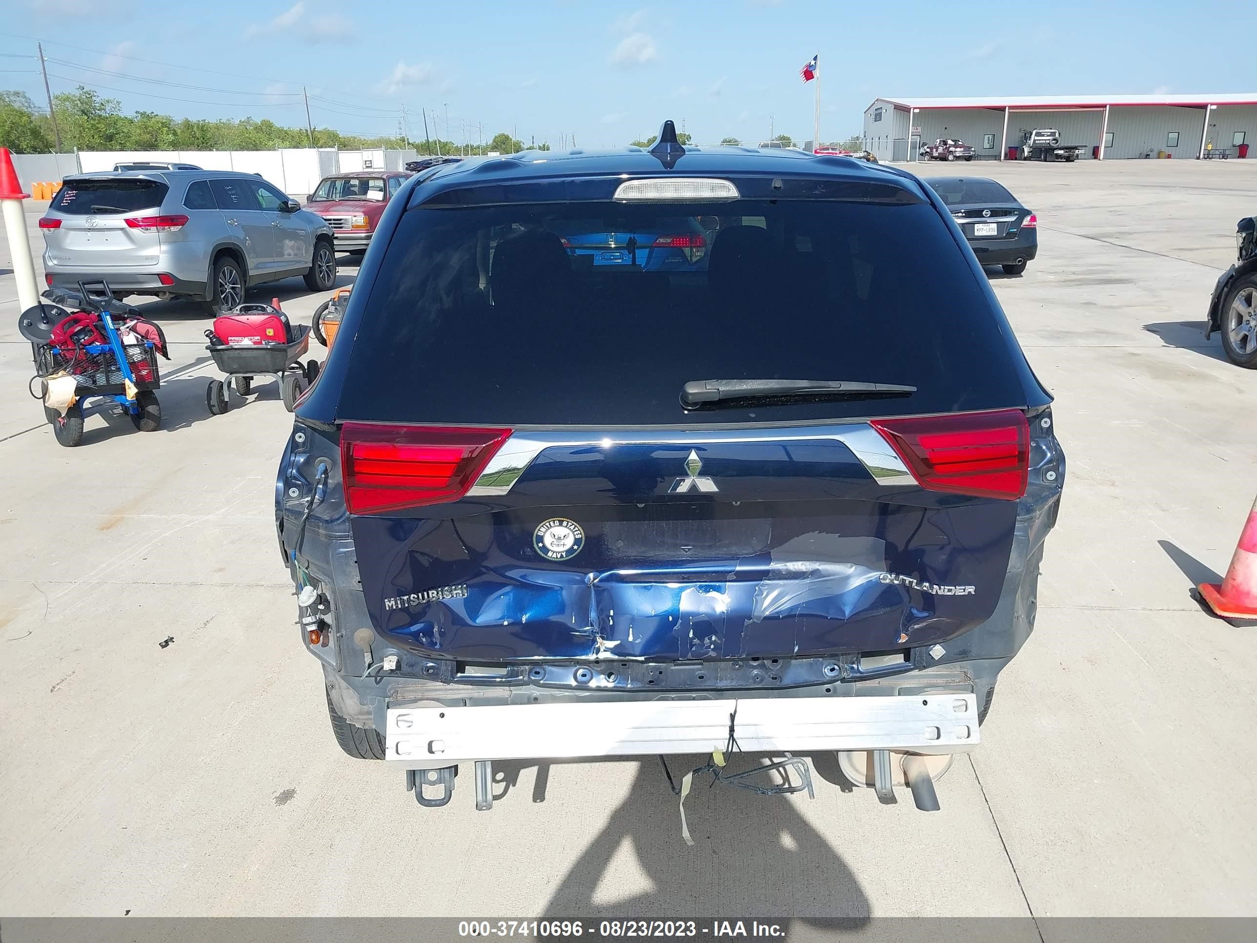 Photo 16 VIN: JA4AD2A33JZ001633 - MITSUBISHI OUTLANDER 