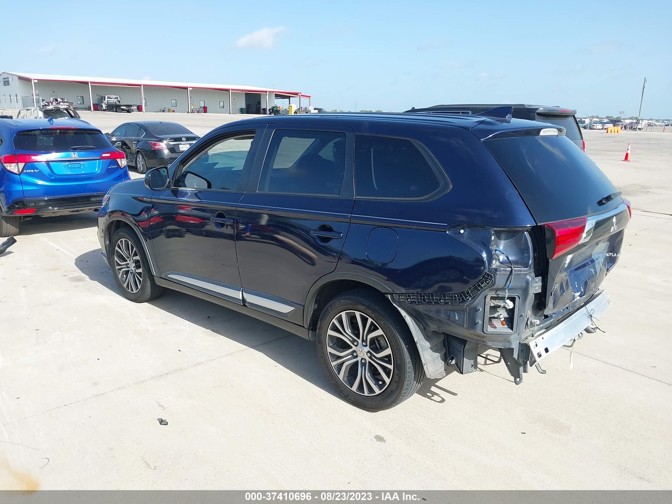 Photo 2 VIN: JA4AD2A33JZ001633 - MITSUBISHI OUTLANDER 