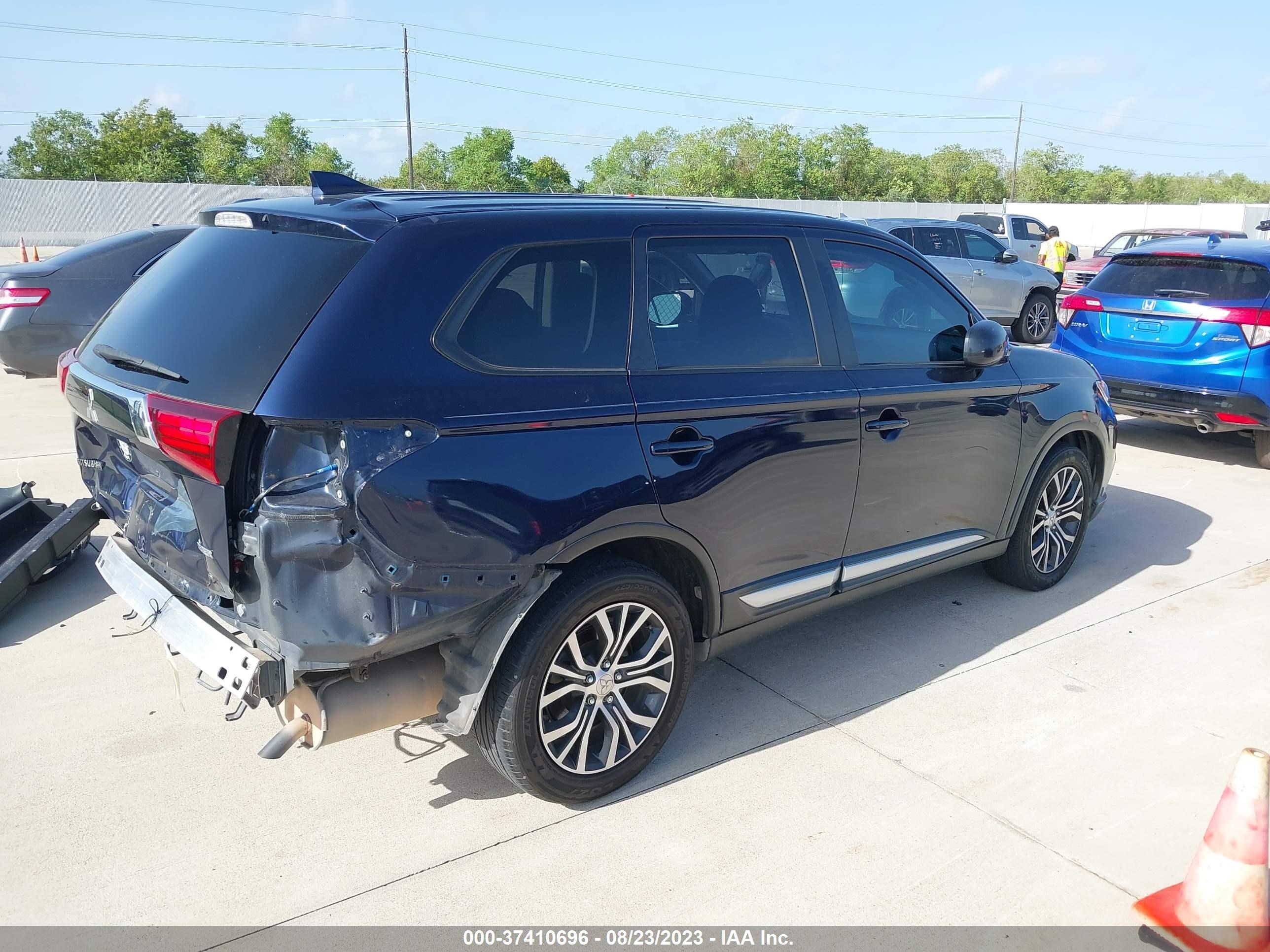 Photo 3 VIN: JA4AD2A33JZ001633 - MITSUBISHI OUTLANDER 