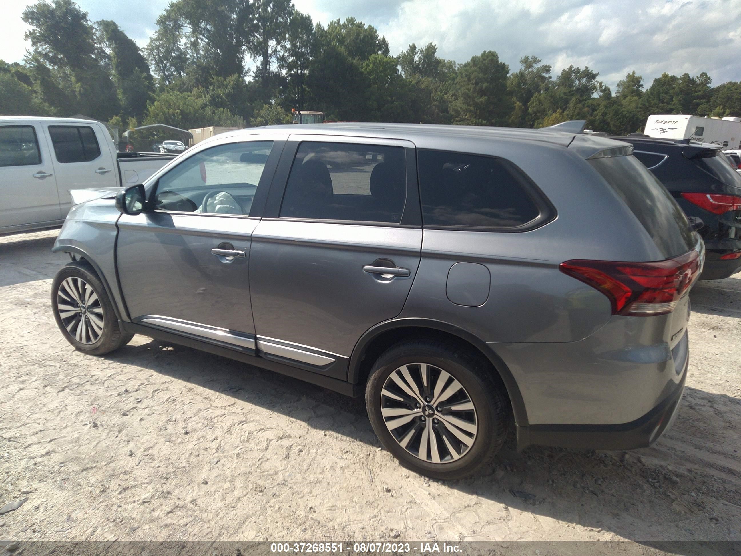 Photo 13 VIN: JA4AD2A33KZ022550 - MITSUBISHI OUTLANDER 