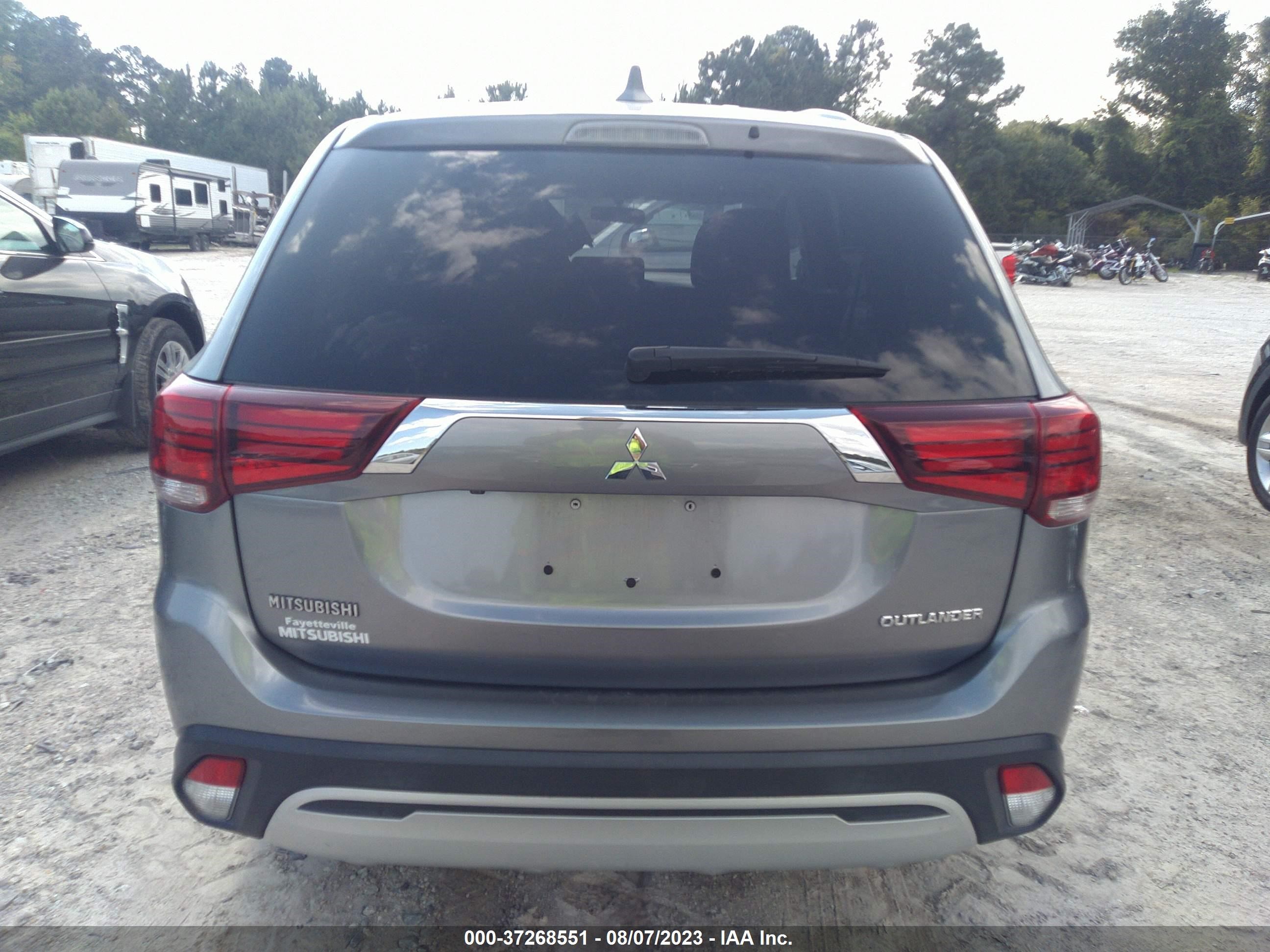 Photo 15 VIN: JA4AD2A33KZ022550 - MITSUBISHI OUTLANDER 