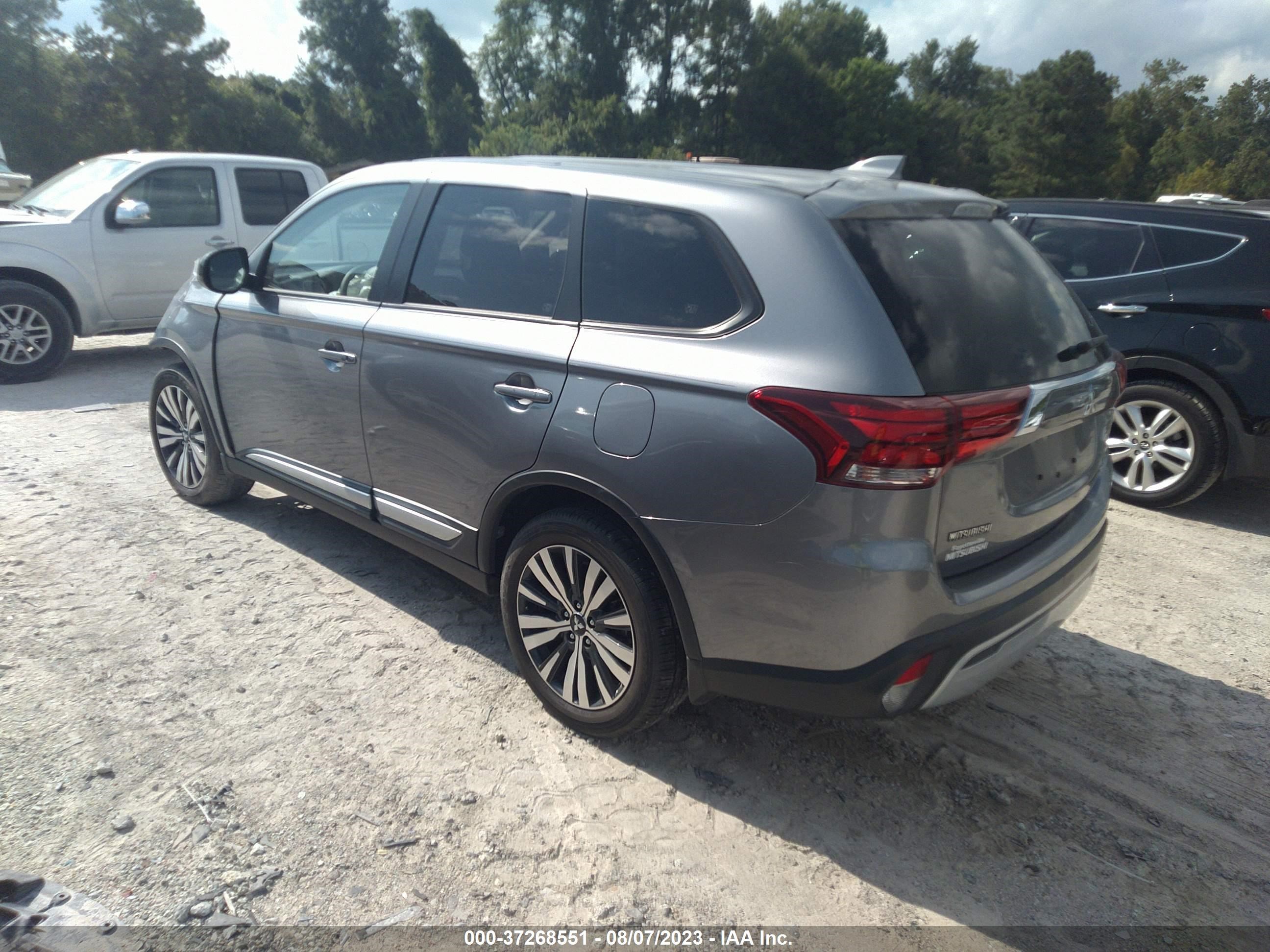 Photo 2 VIN: JA4AD2A33KZ022550 - MITSUBISHI OUTLANDER 