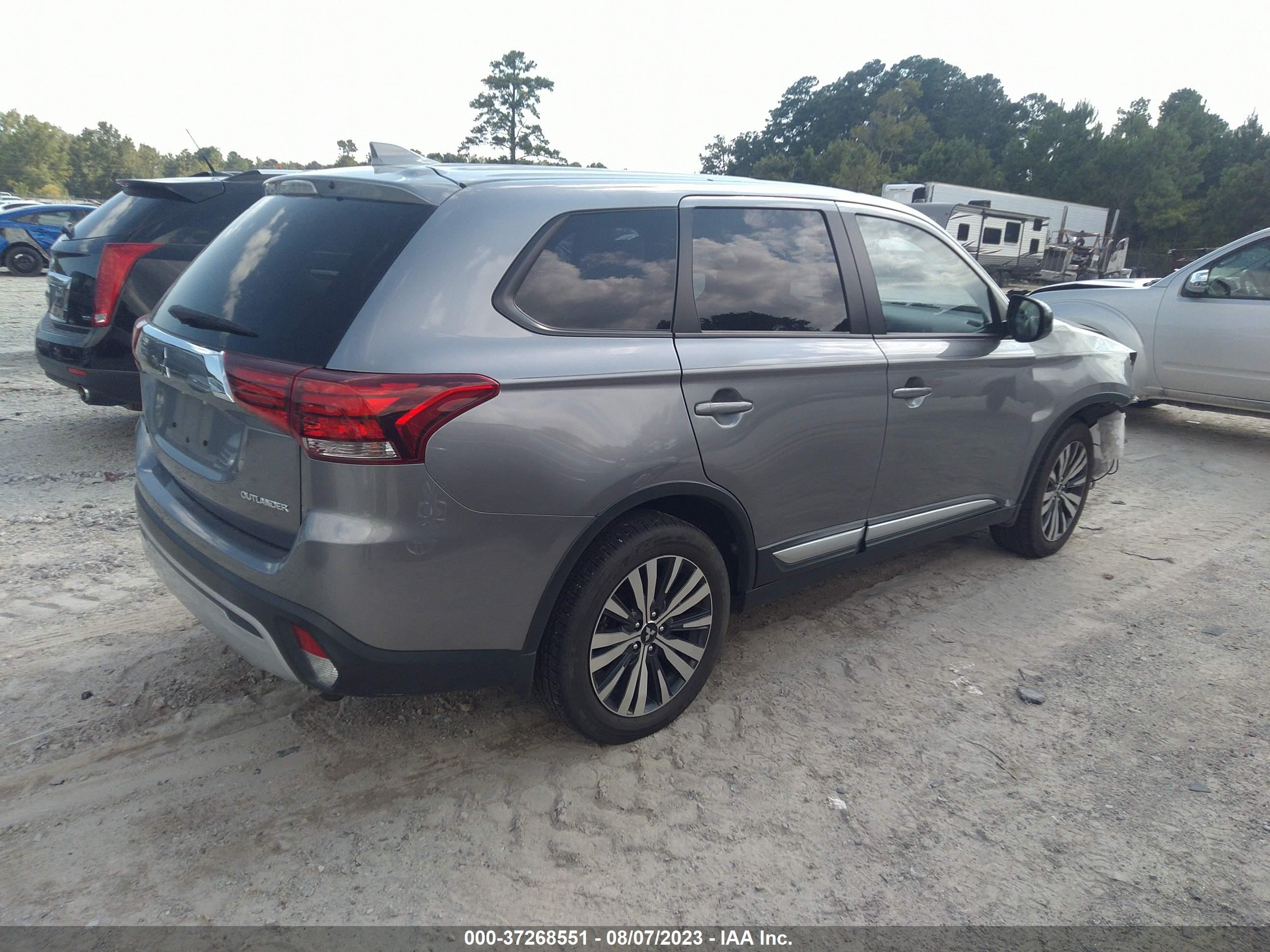 Photo 3 VIN: JA4AD2A33KZ022550 - MITSUBISHI OUTLANDER 