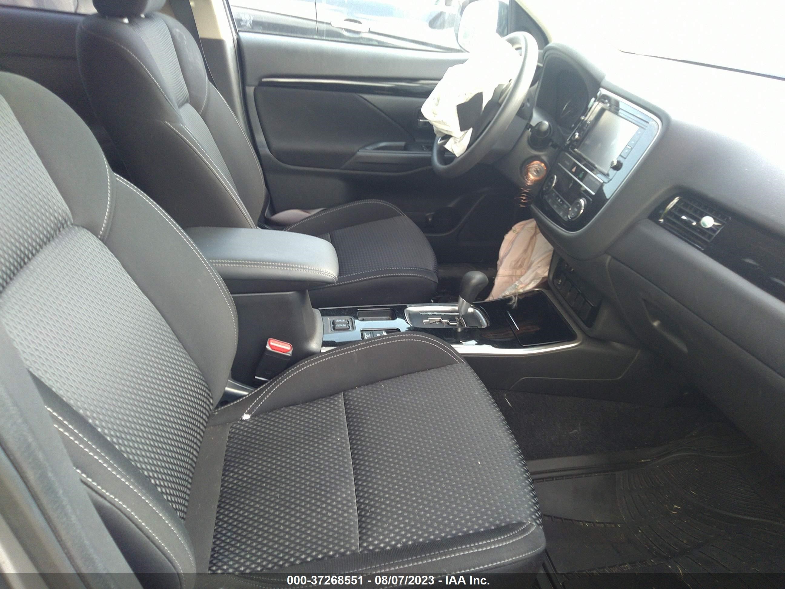 Photo 4 VIN: JA4AD2A33KZ022550 - MITSUBISHI OUTLANDER 