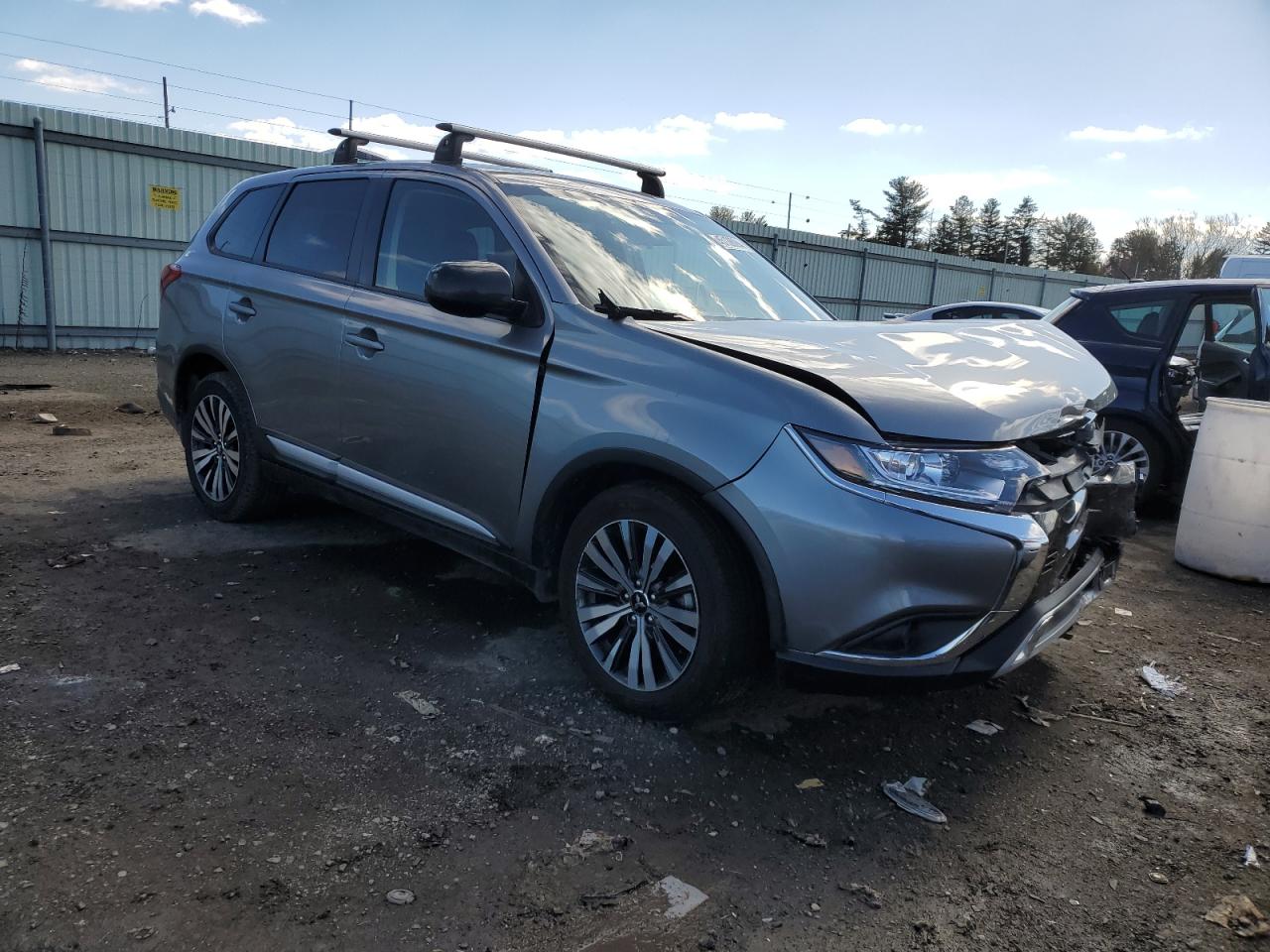 Photo 3 VIN: JA4AD2A33KZ047447 - MITSUBISHI OUTLANDER 