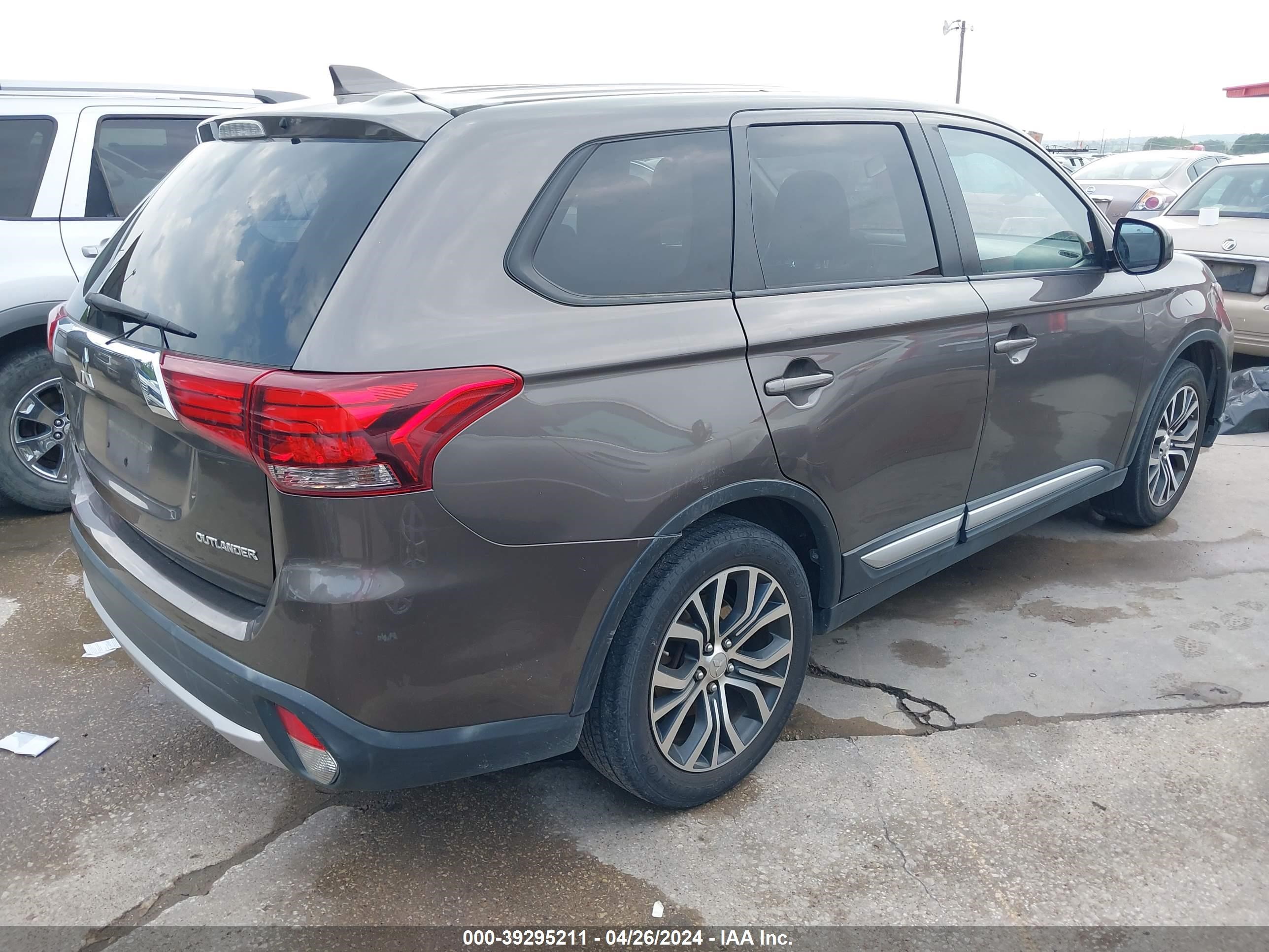 Photo 3 VIN: JA4AD2A34HZ019195 - MITSUBISHI OUTLANDER 