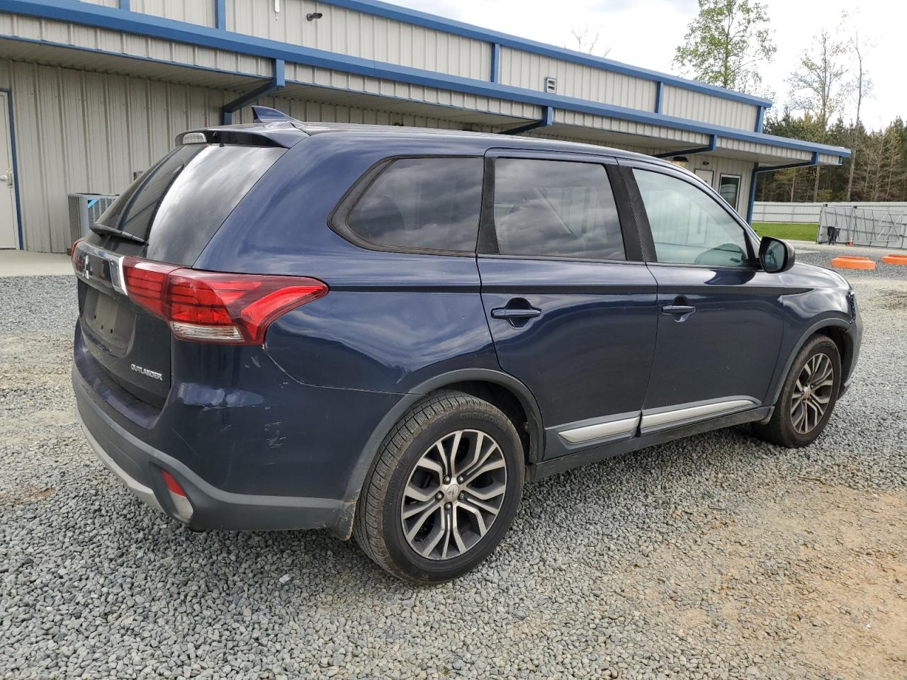 Photo 2 VIN: JA4AD2A34HZ054142 - MITSUBISHI OUTLANDER 