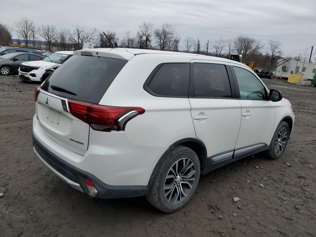 Photo 2 VIN: JA4AD2A35GZ014974 - MITSUBISHI OUTLANDER 