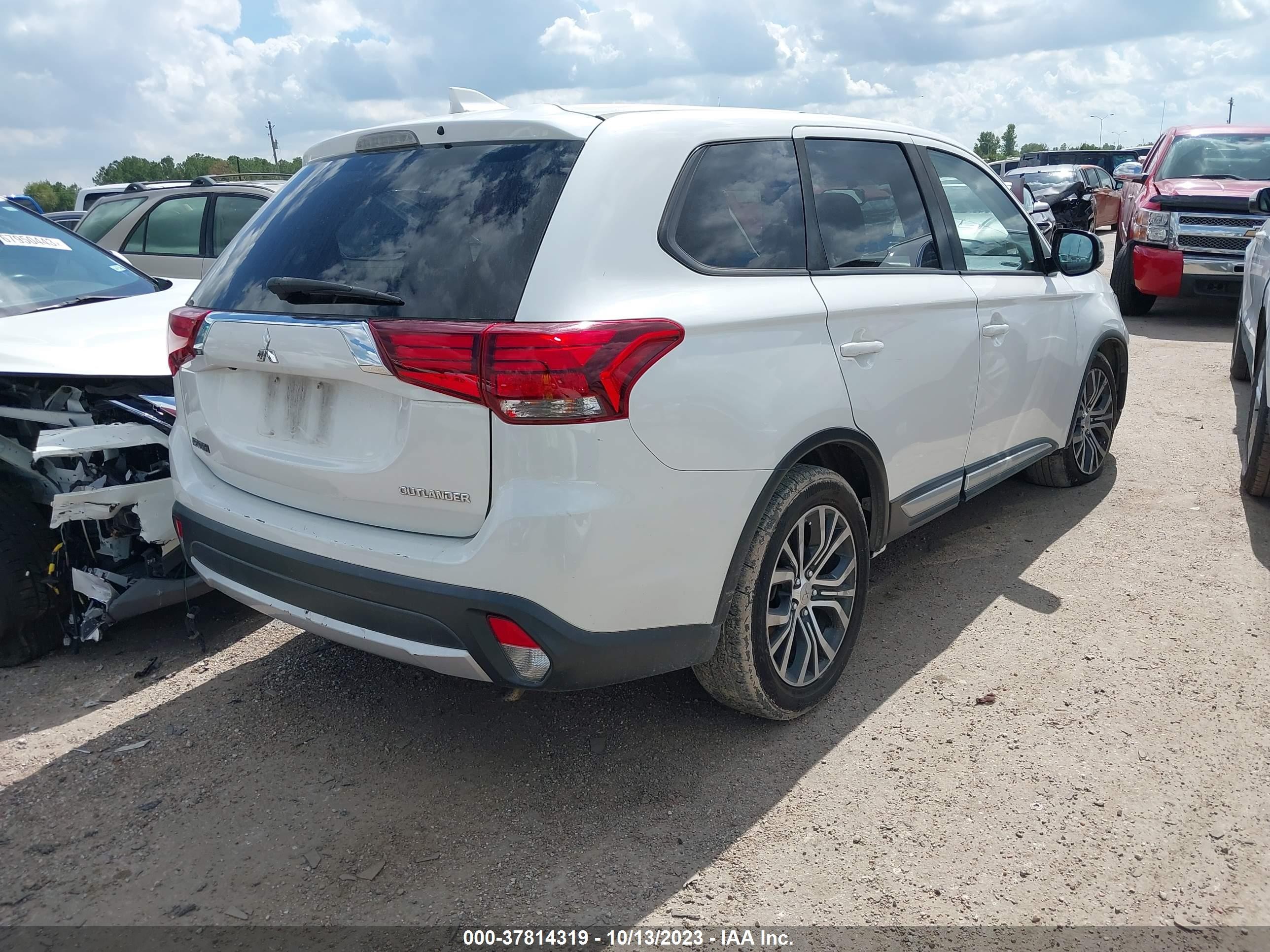 Photo 3 VIN: JA4AD2A35HZ017570 - MITSUBISHI OUTLANDER 