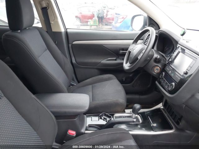 Photo 4 VIN: JA4AD2A35JZ055970 - MITSUBISHI OUTLANDER 