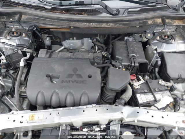 Photo 9 VIN: JA4AD2A35JZ055970 - MITSUBISHI OUTLANDER 