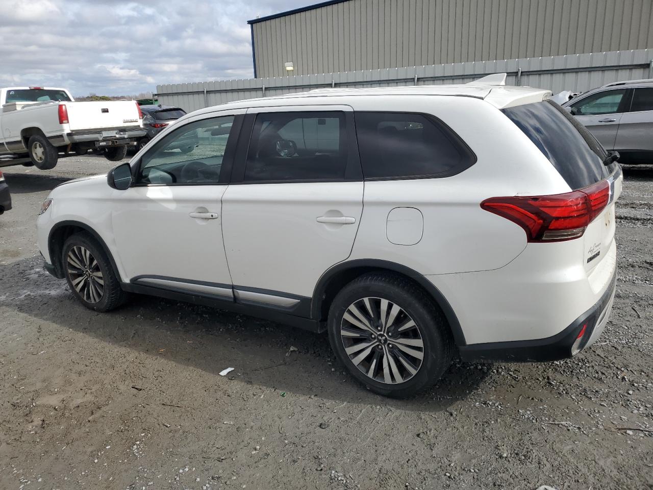 Photo 1 VIN: JA4AD2A36KZ014426 - MITSUBISHI OUTLANDER 