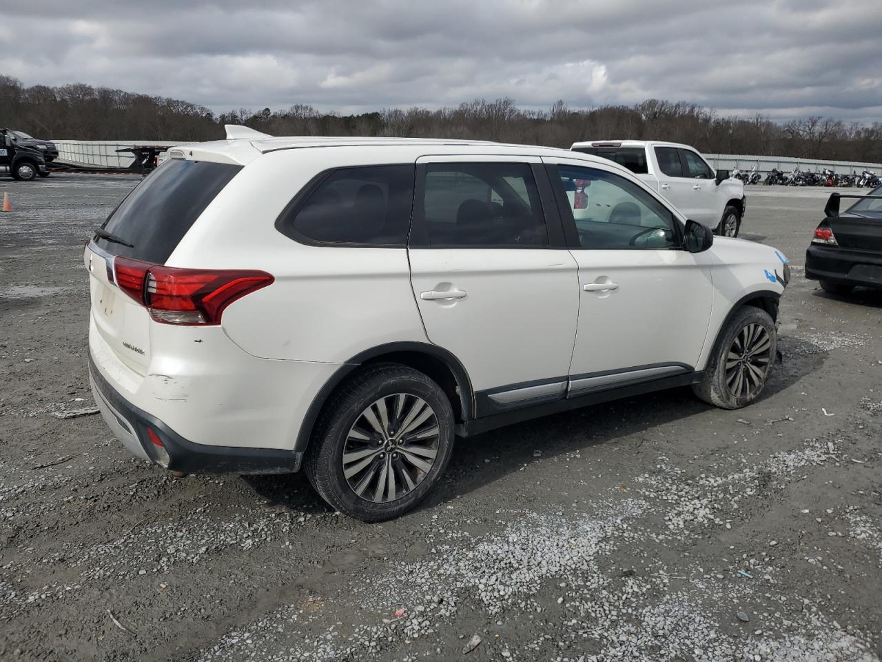 Photo 2 VIN: JA4AD2A36KZ014426 - MITSUBISHI OUTLANDER 