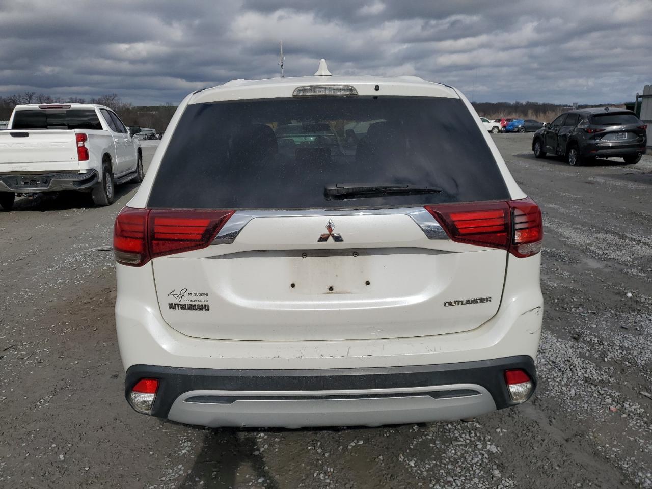 Photo 5 VIN: JA4AD2A36KZ014426 - MITSUBISHI OUTLANDER 