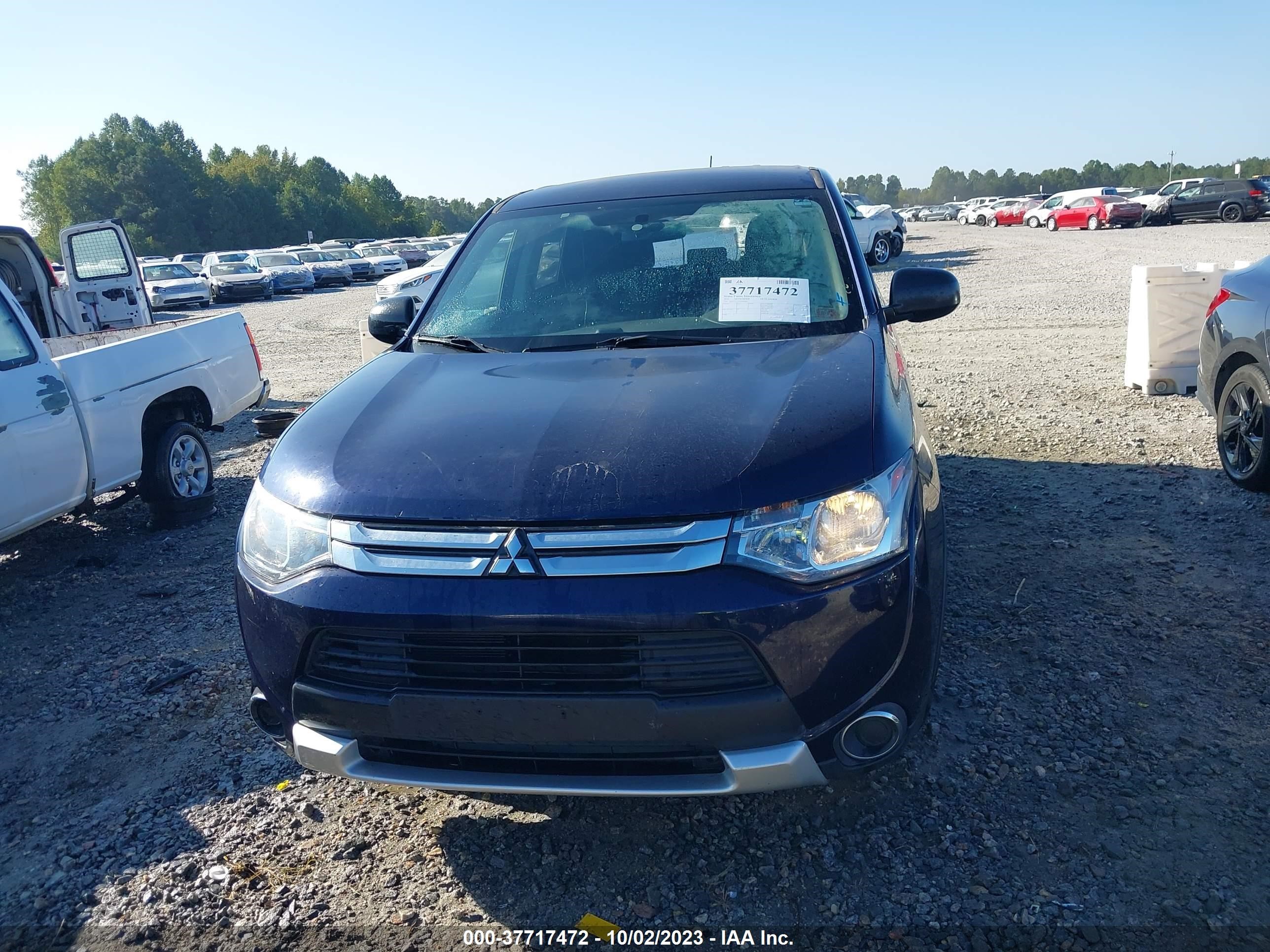 Photo 11 VIN: JA4AD2A37FZ004946 - MITSUBISHI OUTLANDER 