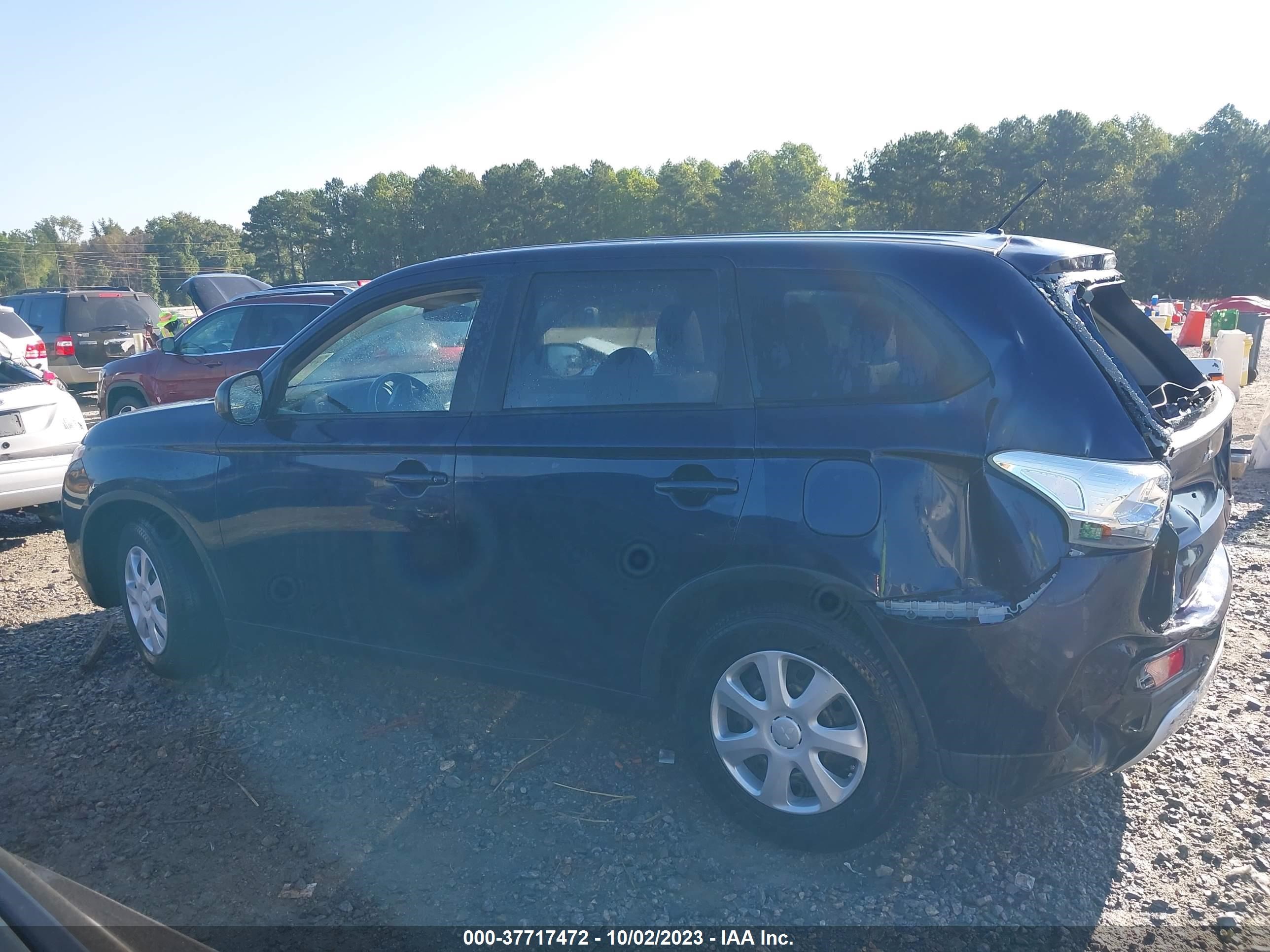 Photo 13 VIN: JA4AD2A37FZ004946 - MITSUBISHI OUTLANDER 