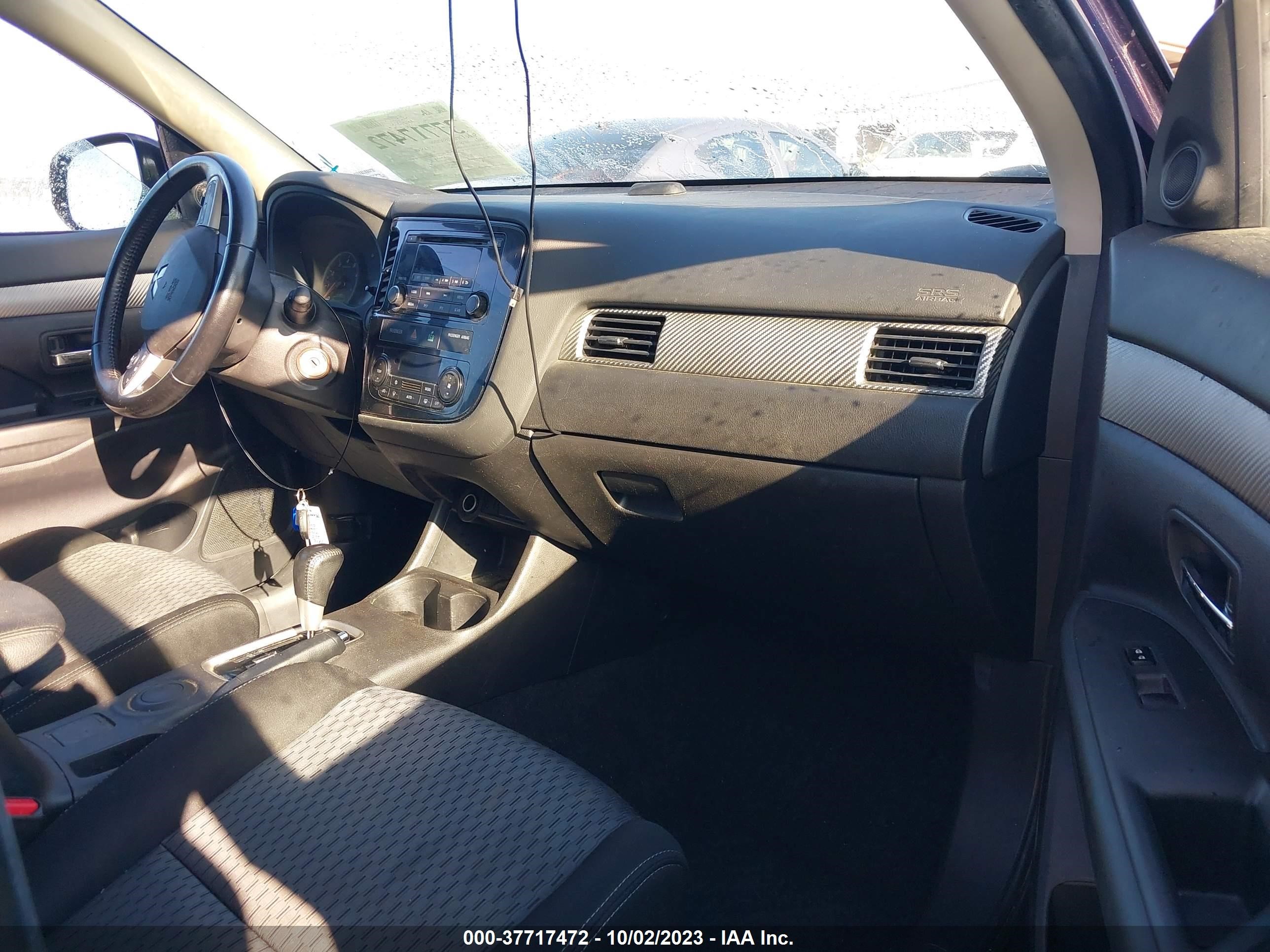 Photo 4 VIN: JA4AD2A37FZ004946 - MITSUBISHI OUTLANDER 