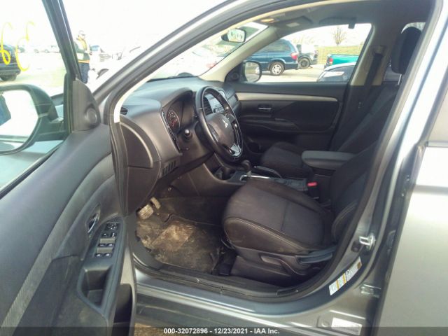 Photo 4 VIN: JA4AD2A37GZ039312 - MITSUBISHI OUTLANDER 