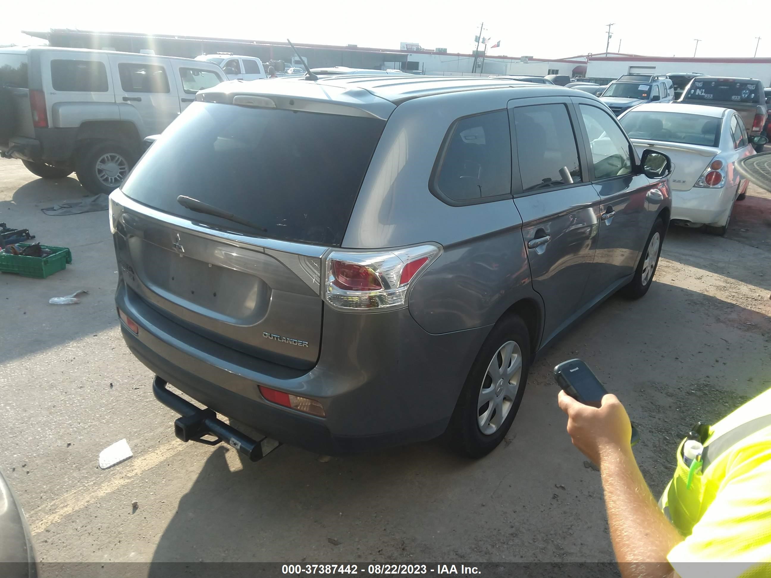 Photo 3 VIN: JA4AD2A38EZ017171 - MITSUBISHI OUTLANDER 