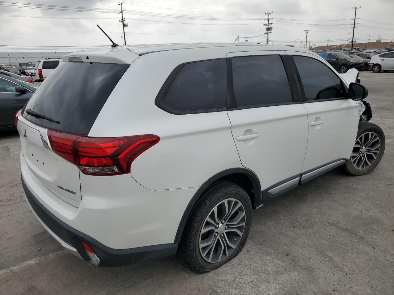 Photo 2 VIN: JA4AD2A38GZ035754 - MITSUBISHI OUTLANDER 