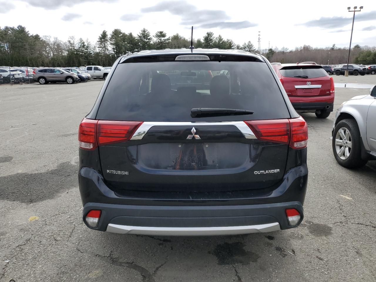 Photo 5 VIN: JA4AD2A38GZ060833 - MITSUBISHI OUTLANDER 