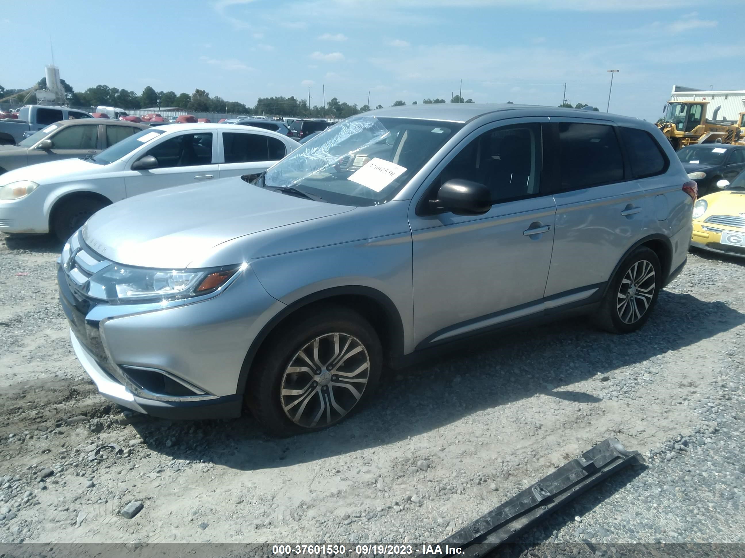 Photo 1 VIN: JA4AD2A38JZ051797 - MITSUBISHI OUTLANDER 