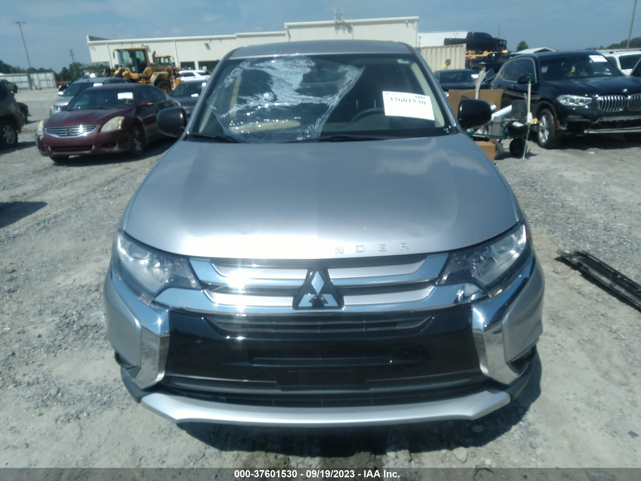 Photo 11 VIN: JA4AD2A38JZ051797 - MITSUBISHI OUTLANDER 