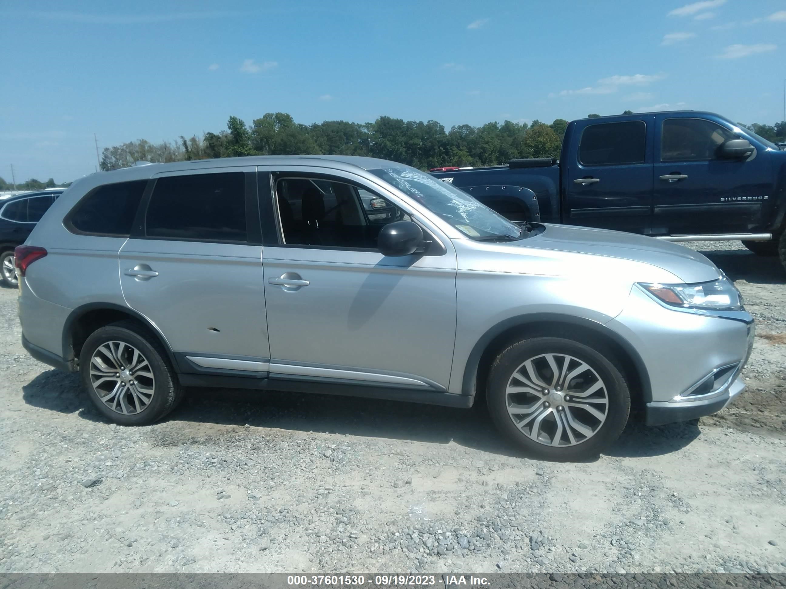 Photo 12 VIN: JA4AD2A38JZ051797 - MITSUBISHI OUTLANDER 