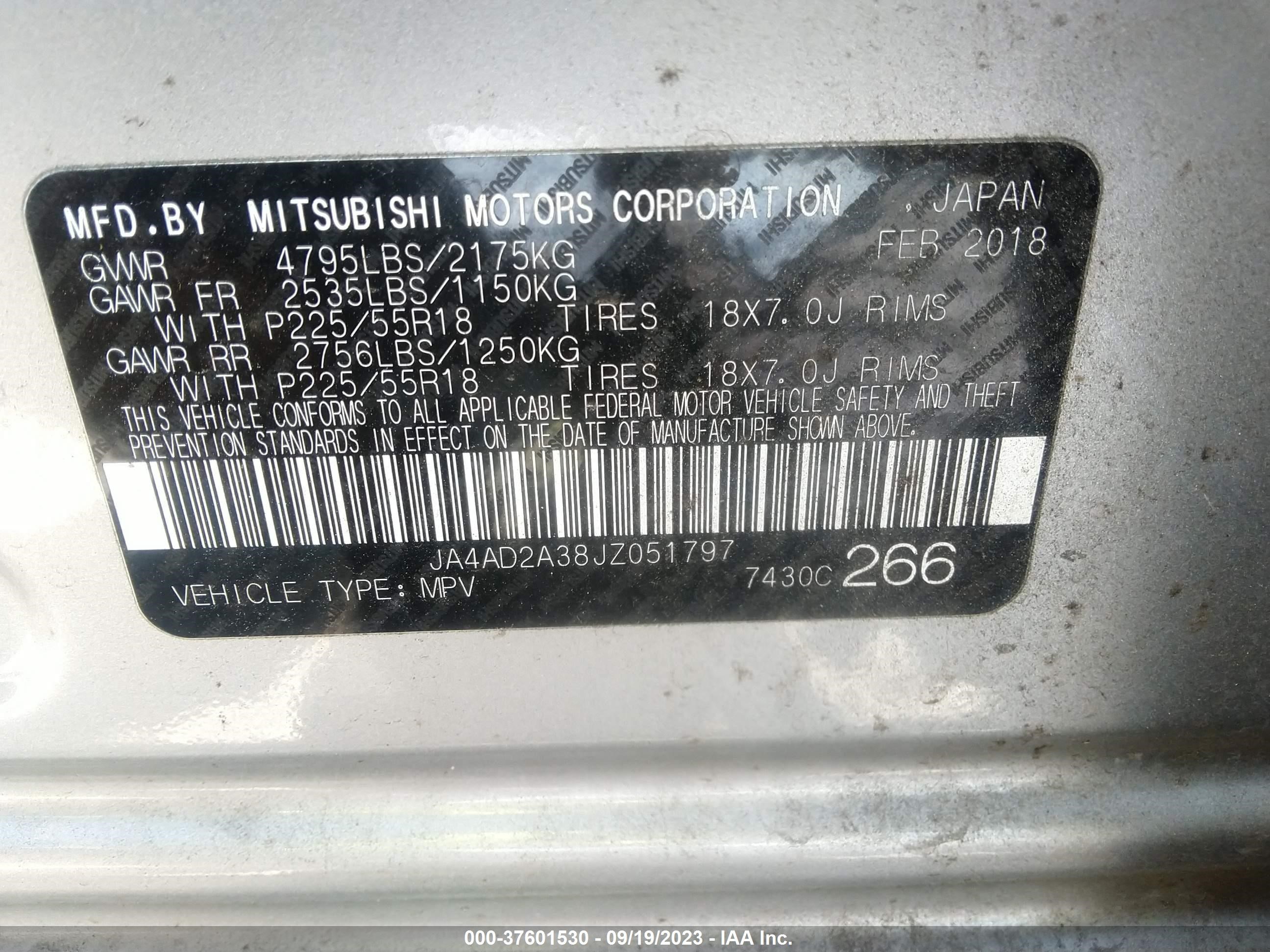 Photo 8 VIN: JA4AD2A38JZ051797 - MITSUBISHI OUTLANDER 